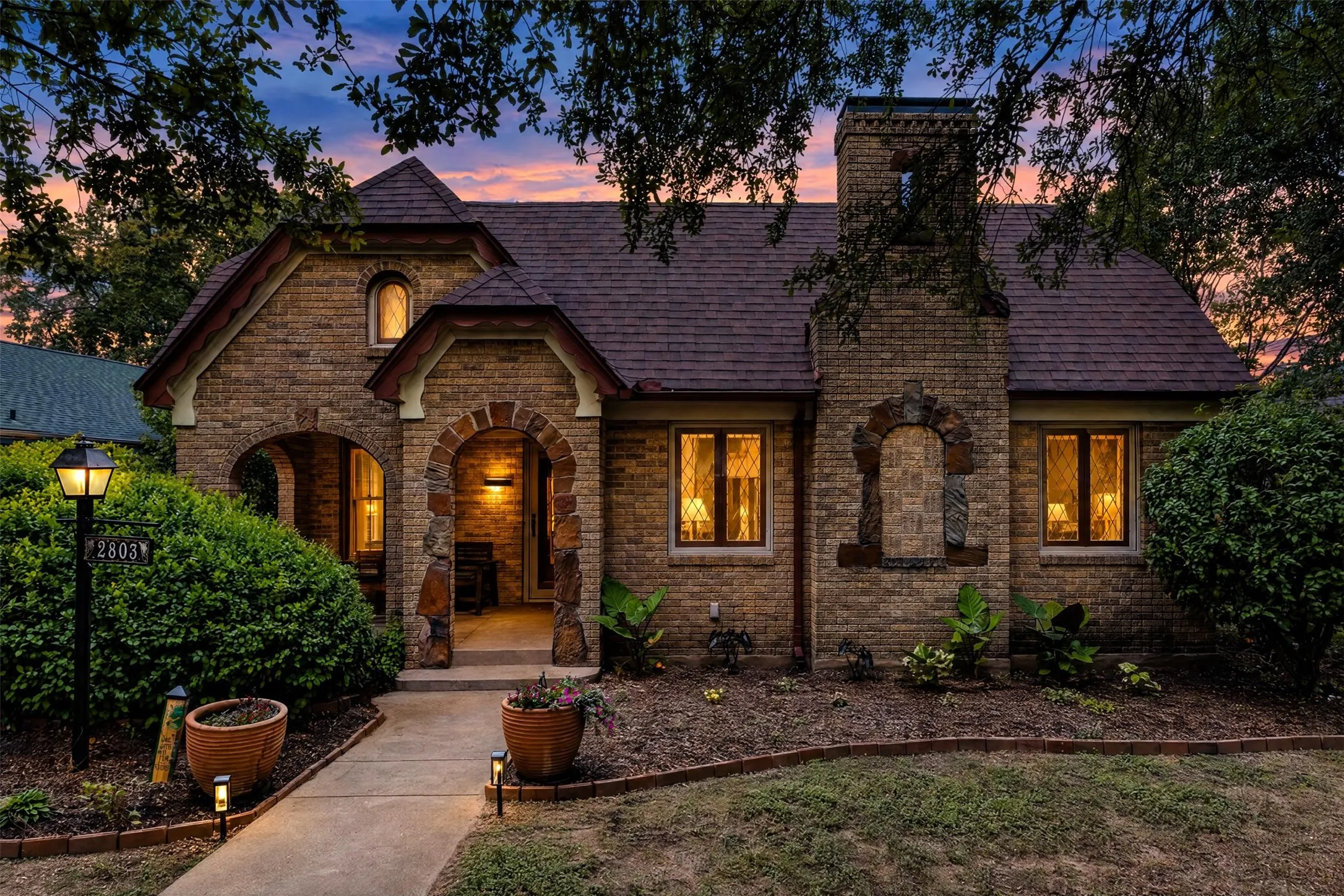 Single Family Residence For Sale in Dallas County , 2803 Cain Boulevard, Dallas, Texas 75211, 2 Bedroom, 1 Bathroom, 1 Garage spaces, 1,286 Sqft, built in 1931, mls#21402518, Real Estate Agent in Dallas, Homes For Sale in Dallas county, Homes For Sale in Dallas, Realtor in Dallas Texas, Real Estate Brokerage Independent Realty Texas, Luminita Cordes Realtor