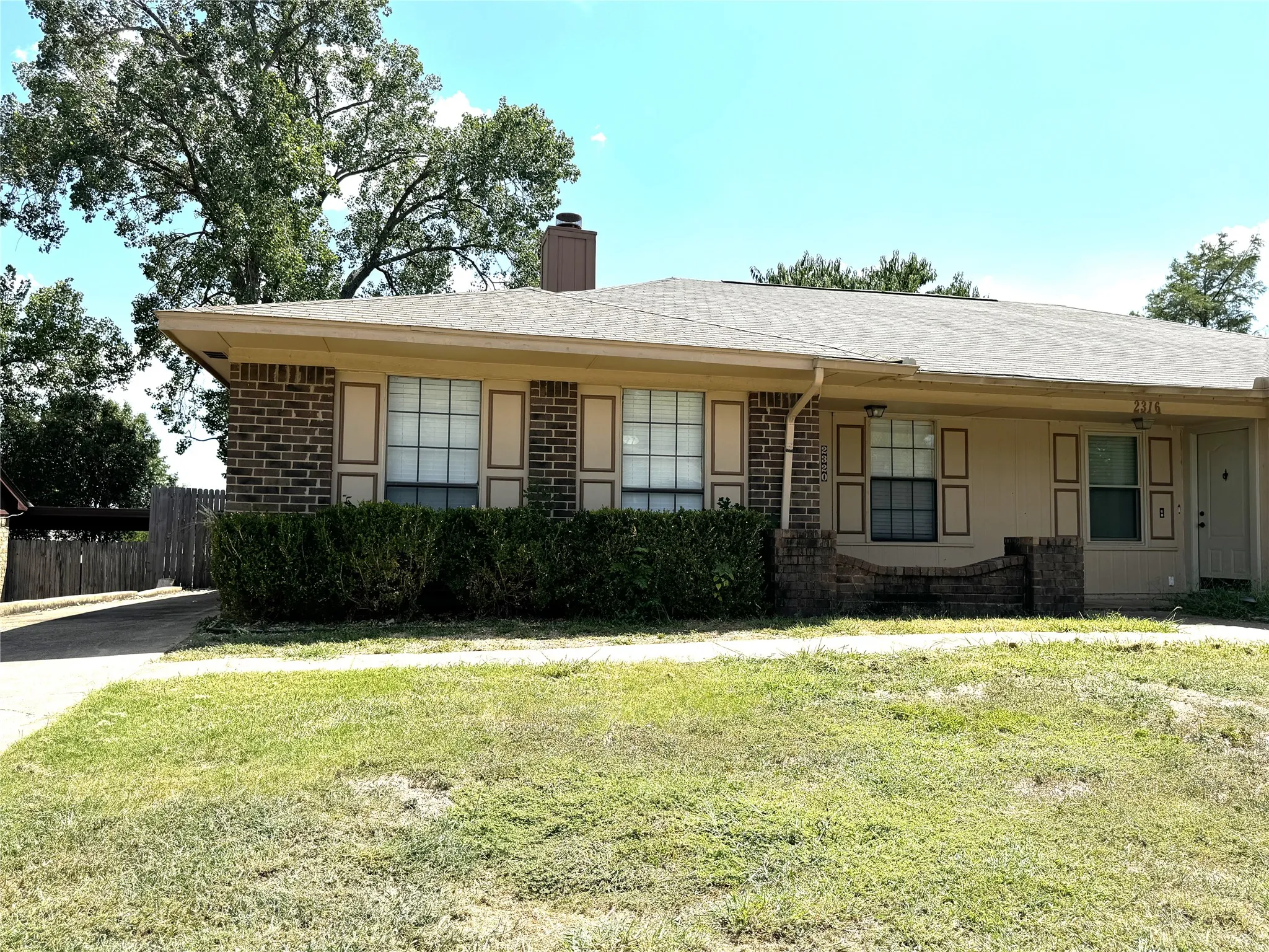 Single Family Residence For Rent in Tarrant County , 2320 Chestnut Way, Bedford, Texas 76022, 2 Bedroom, 1 Bathroom, Garage spaces, 1,038 Sqft, built in 1984, mls#21401622, Real Estate Agent in Bedford, Homes For Rent in Tarrant county, Homes For Rent in Bedford, Realtor in Bedford Texas, Real Estate Brokerage Independent Realty Texas, Luminita Cordes Realtor