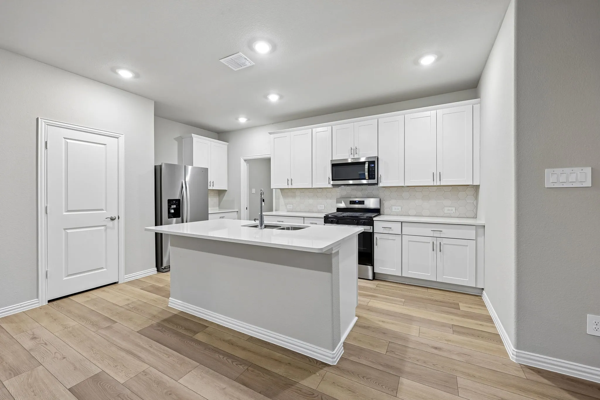  Photo is not of the actual home, but is an inspirational photo of builder’s model home and may depict options, furnishings, and/or decorator features that are not included.
