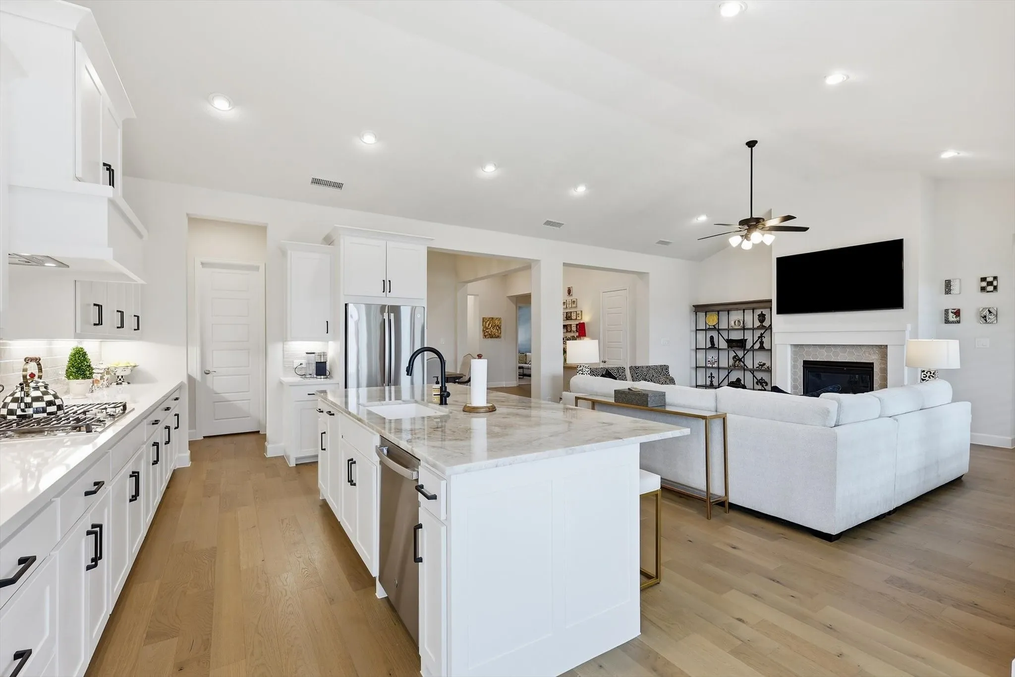Single Family Residence For Rent in Rockwall County , 1917 Foothill Road, Rockwall, Texas 75087, 4 Bedroom, 4 Bathroom, 3 Garage spaces, 3,411 Sqft, built in 2025, mls#21403532, Real Estate Agent in Rockwall, Homes For Rent in Rockwall county, Homes For Rent in Rockwall, Realtor in Rockwall Texas, Real Estate Brokerage Independent Realty Texas, Luminita Cordes Realtor