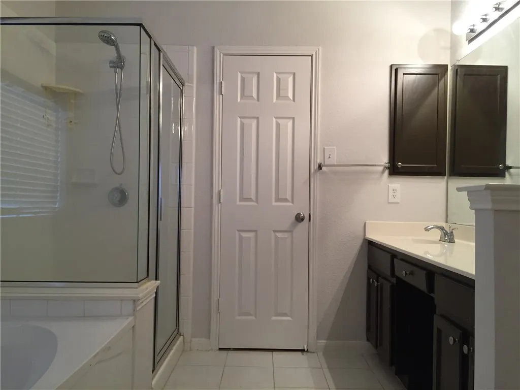 Single Family Residence For Rent in Denton County , 1224 Tanner Drive, Lewisville, Texas 75077, 3 Bedroom, 2 Bathroom, 2 Garage spaces, 1,843 Sqft, built in 1998, mls#21403388, Real Estate Agent in Lewisville, Homes For Rent in Denton county, Homes For Rent in Lewisville, Realtor in Lewisville Texas, Real Estate Brokerage Independent Realty Texas, Luminita Cordes Realtor