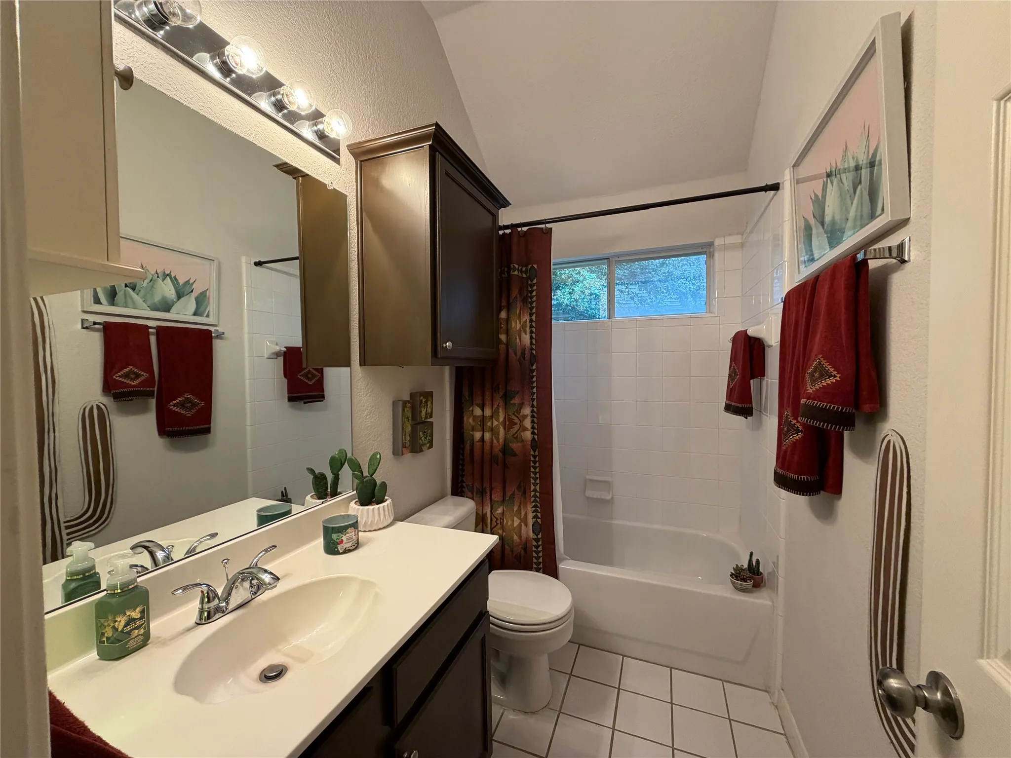 Single Family Residence For Rent in Denton County , 1224 Tanner Drive, Lewisville, Texas 75077, 3 Bedroom, 2 Bathroom, 2 Garage spaces, 1,843 Sqft, built in 1998, mls#21403388, Real Estate Agent in Lewisville, Homes For Rent in Denton county, Homes For Rent in Lewisville, Realtor in Lewisville Texas, Real Estate Brokerage Independent Realty Texas, Luminita Cordes Realtor