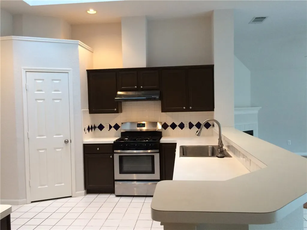 Single Family Residence For Rent in Denton County , 1224 Tanner Drive, Lewisville, Texas 75077, 3 Bedroom, 2 Bathroom, 2 Garage spaces, 1,843 Sqft, built in 1998, mls#21403388, Real Estate Agent in Lewisville, Homes For Rent in Denton county, Homes For Rent in Lewisville, Realtor in Lewisville Texas, Real Estate Brokerage Independent Realty Texas, Luminita Cordes Realtor