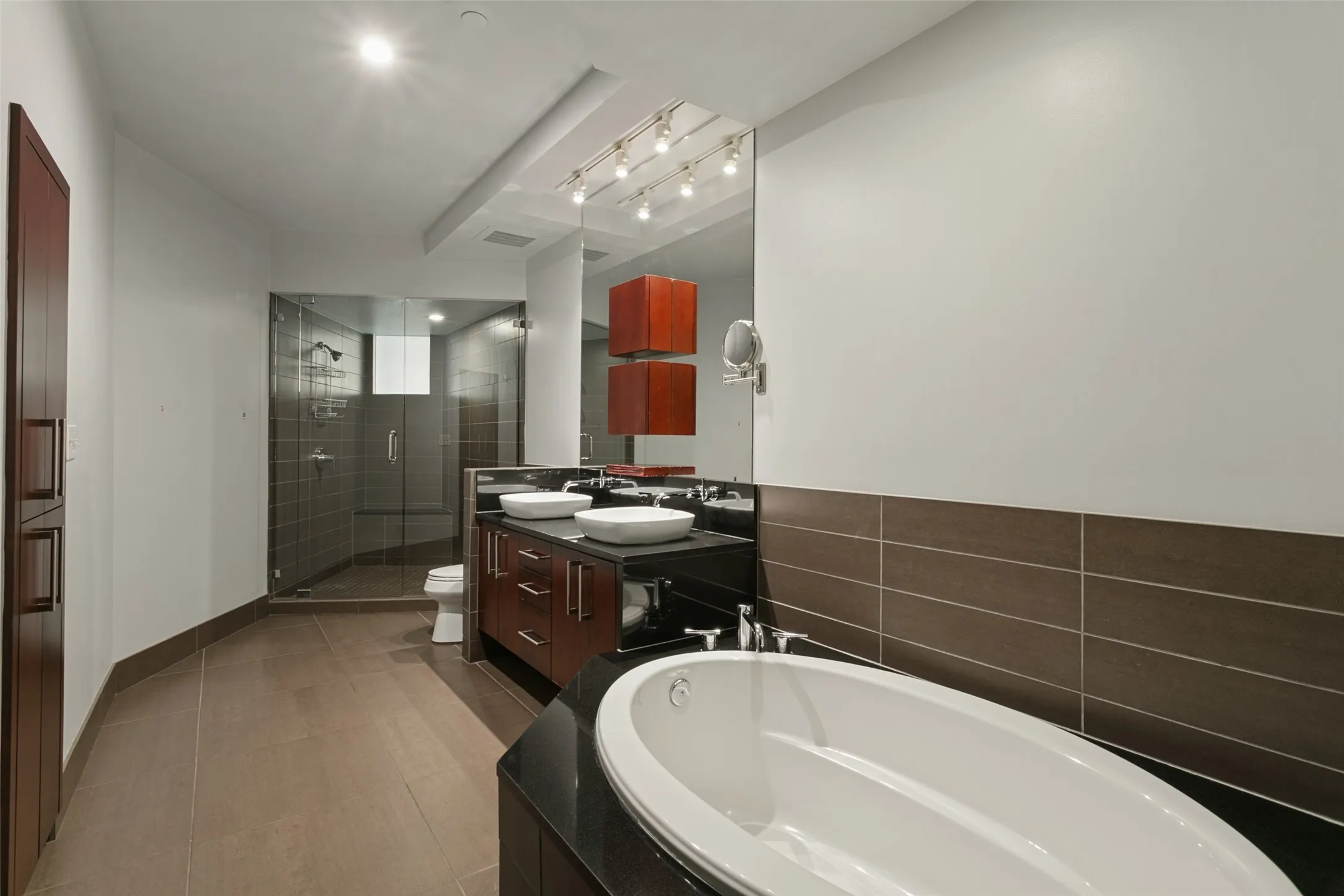 Condominium For Sale in Tarrant County , 2600 W 7th Street 1533, Fort Worth, Texas 76107, 1 Bedroom, 1 Bathroom, 2 Garage spaces, 1,263 Sqft, built in 1928, mls#21396270, Real Estate Agent in Fort Worth, Homes For Sale in Tarrant county, Homes For Sale in Fort Worth, Realtor in Fort Worth Texas, Real Estate Brokerage Independent Realty Texas, Luminita Cordes Realtor
