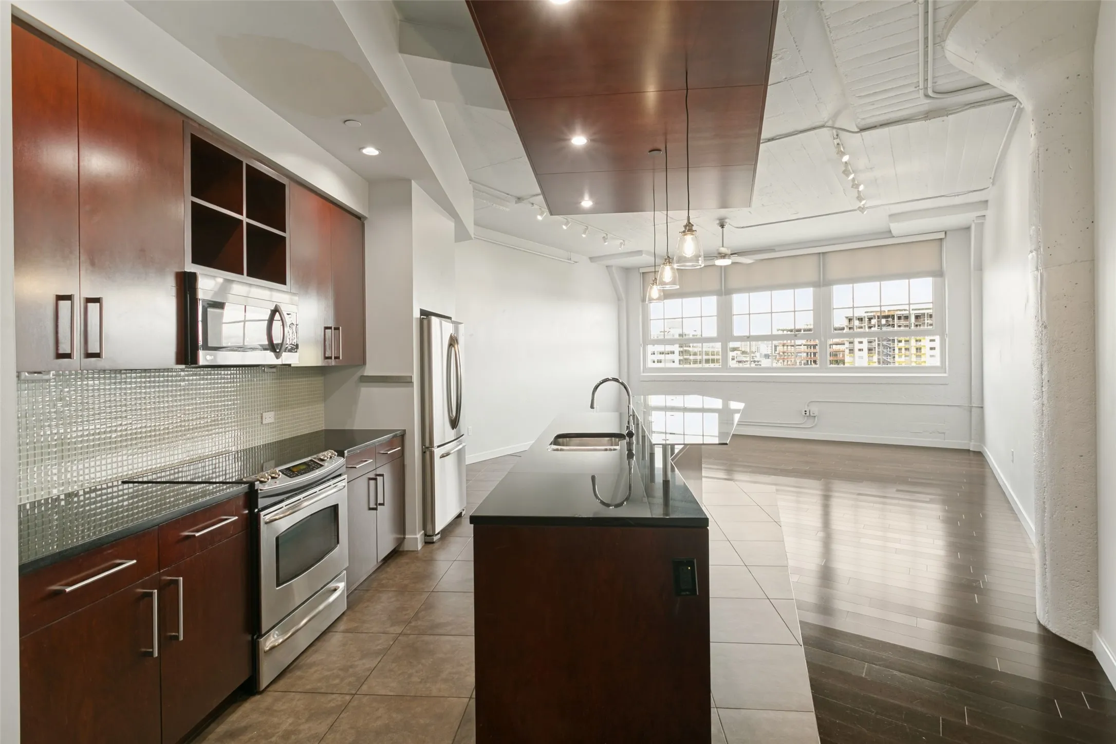 Condominium For Sale in Tarrant County , 2600 W 7th Street 1533, Fort Worth, Texas 76107, 1 Bedroom, 1 Bathroom, 2 Garage spaces, 1,263 Sqft, built in 1928, mls#21396270, Real Estate Agent in Fort Worth, Homes For Sale in Tarrant county, Homes For Sale in Fort Worth, Realtor in Fort Worth Texas, Real Estate Brokerage Independent Realty Texas, Luminita Cordes Realtor