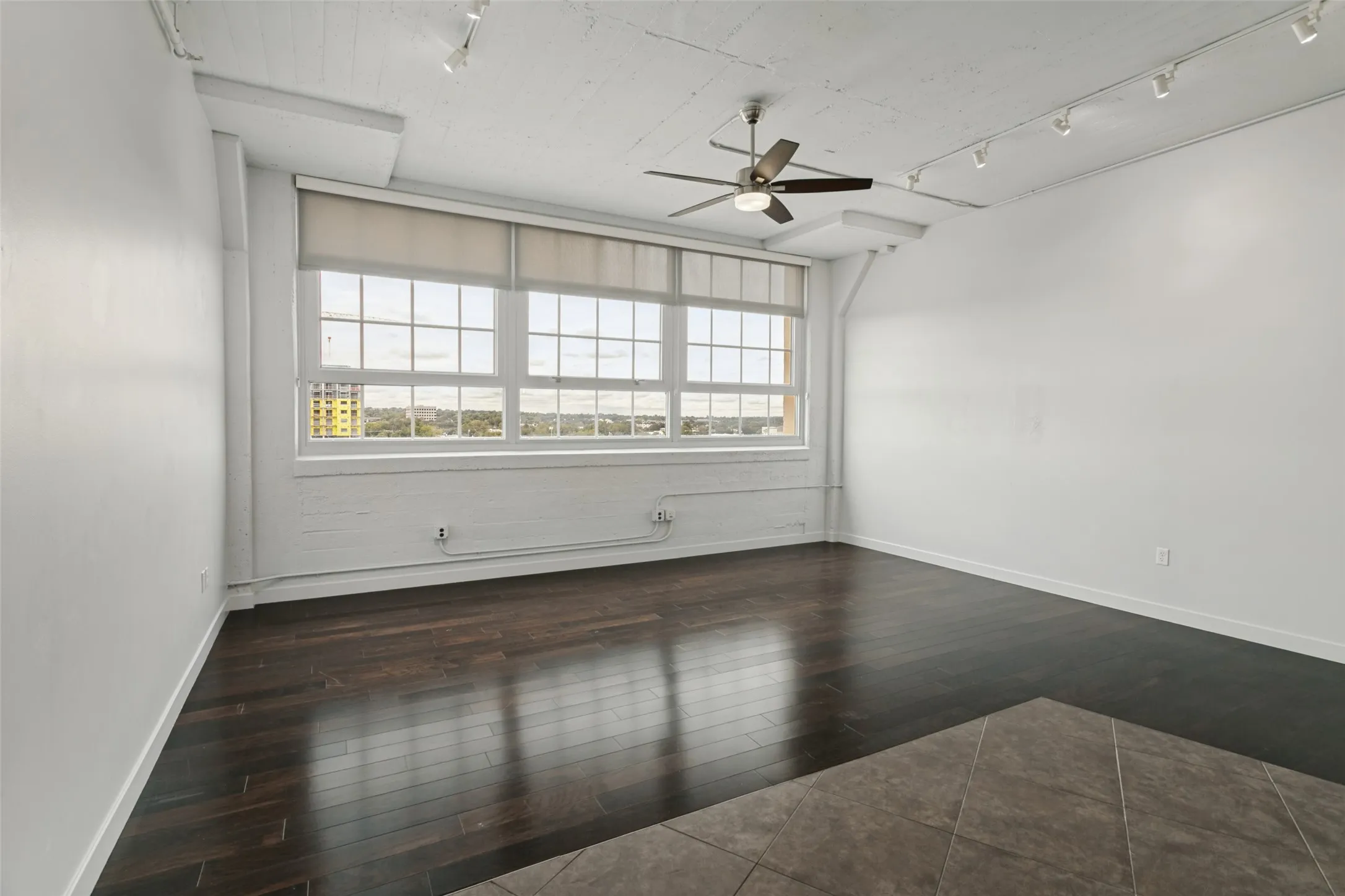Condominium For Sale in Tarrant County , 2600 W 7th Street 1533, Fort Worth, Texas 76107, 1 Bedroom, 1 Bathroom, 2 Garage spaces, 1,263 Sqft, built in 1928, mls#21396270, Real Estate Agent in Fort Worth, Homes For Sale in Tarrant county, Homes For Sale in Fort Worth, Realtor in Fort Worth Texas, Real Estate Brokerage Independent Realty Texas, Luminita Cordes Realtor