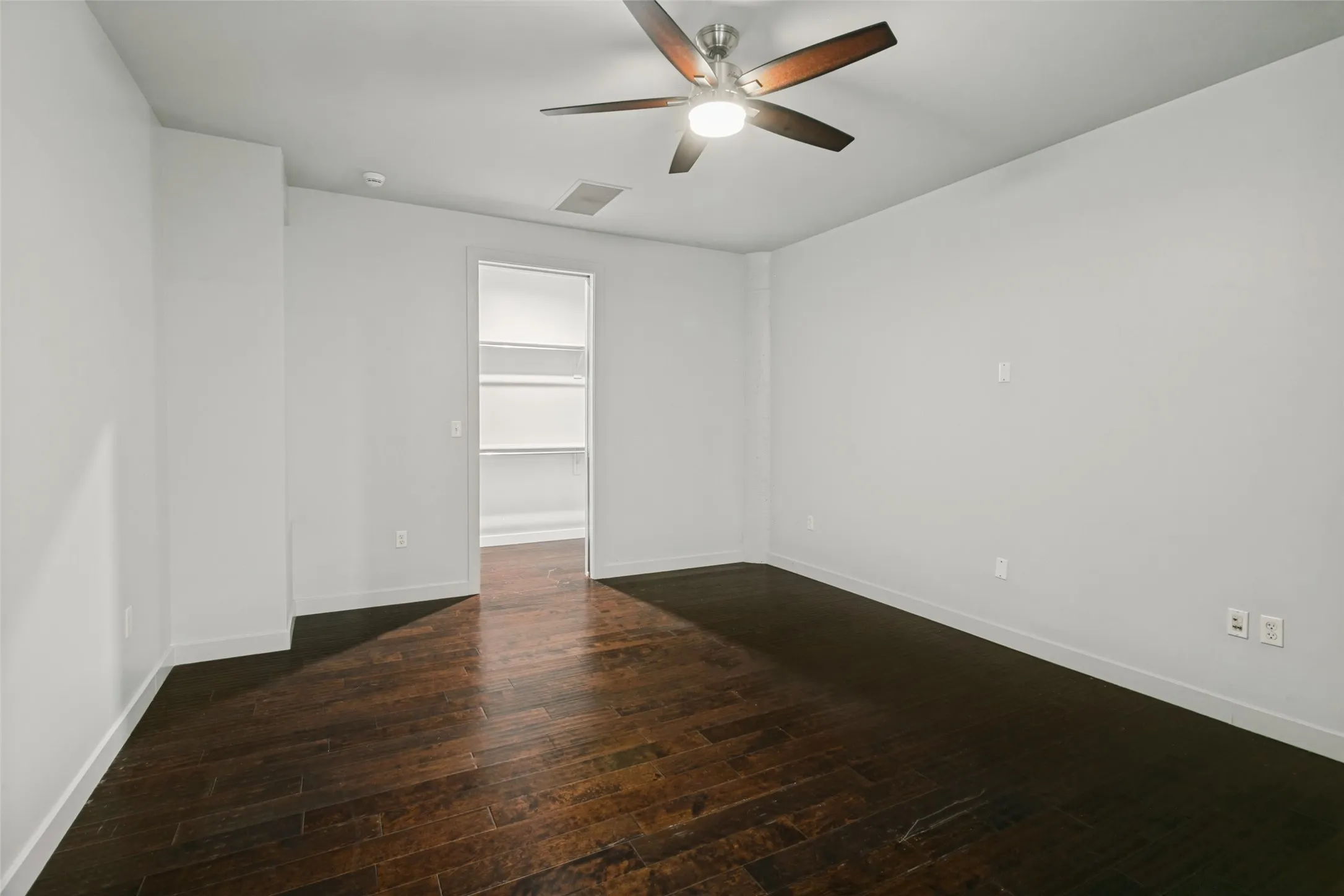 Condominium For Sale in Tarrant County , 2600 W 7th Street 1533, Fort Worth, Texas 76107, 1 Bedroom, 1 Bathroom, 2 Garage spaces, 1,263 Sqft, built in 1928, mls#21396270, Real Estate Agent in Fort Worth, Homes For Sale in Tarrant county, Homes For Sale in Fort Worth, Realtor in Fort Worth Texas, Real Estate Brokerage Independent Realty Texas, Luminita Cordes Realtor