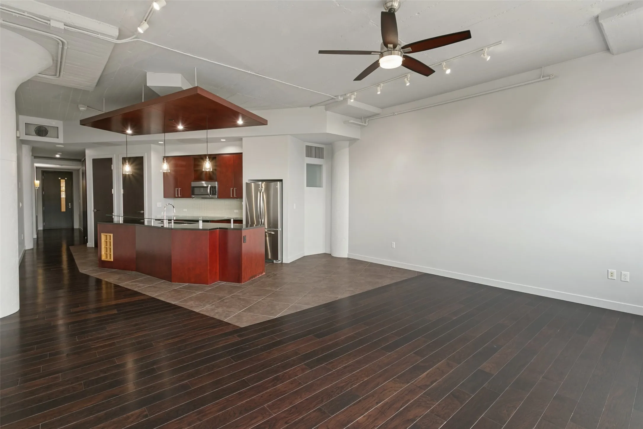 Condominium For Sale in Tarrant County , 2600 W 7th Street 1533, Fort Worth, Texas 76107, 1 Bedroom, 1 Bathroom, 2 Garage spaces, 1,263 Sqft, built in 1928, mls#21396270, Real Estate Agent in Fort Worth, Homes For Sale in Tarrant county, Homes For Sale in Fort Worth, Realtor in Fort Worth Texas, Real Estate Brokerage Independent Realty Texas, Luminita Cordes Realtor