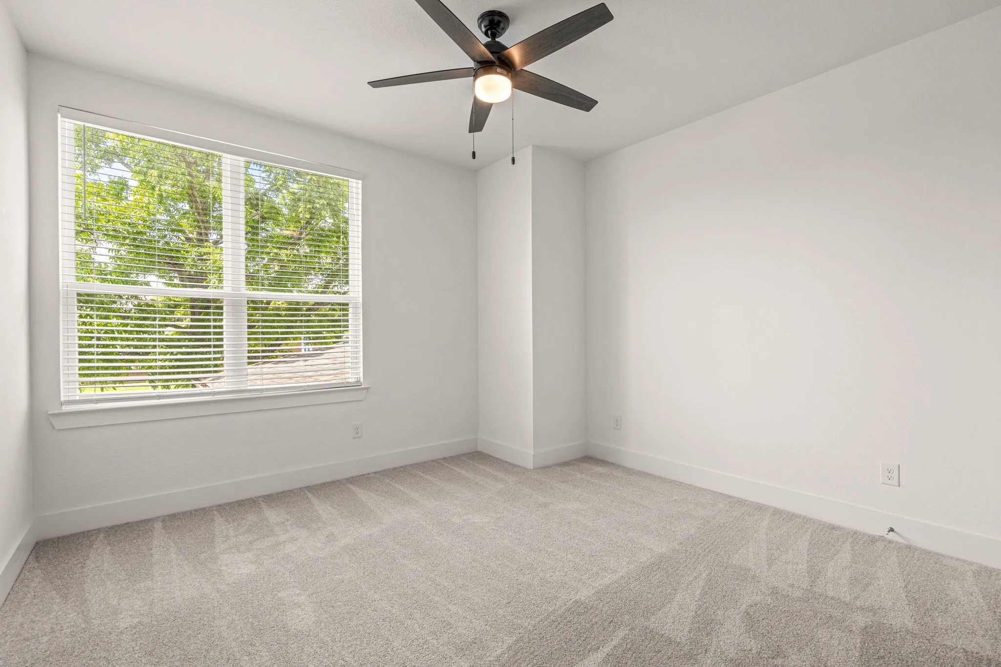Single Family Residence For Rent in Tarrant County , 5618 Oaks Lane, Westworth Village, Texas 76114, 4 Bedroom, 4 Bathroom, 2 Garage spaces, 2,581 Sqft, built in 2022, mls#21400823, Real Estate Agent in Westworth Village, Homes For Rent in Tarrant county, Homes For Rent in Westworth Village, Realtor in Westworth Village Texas, Real Estate Brokerage Independent Realty Texas, Luminita Cordes Realtor
