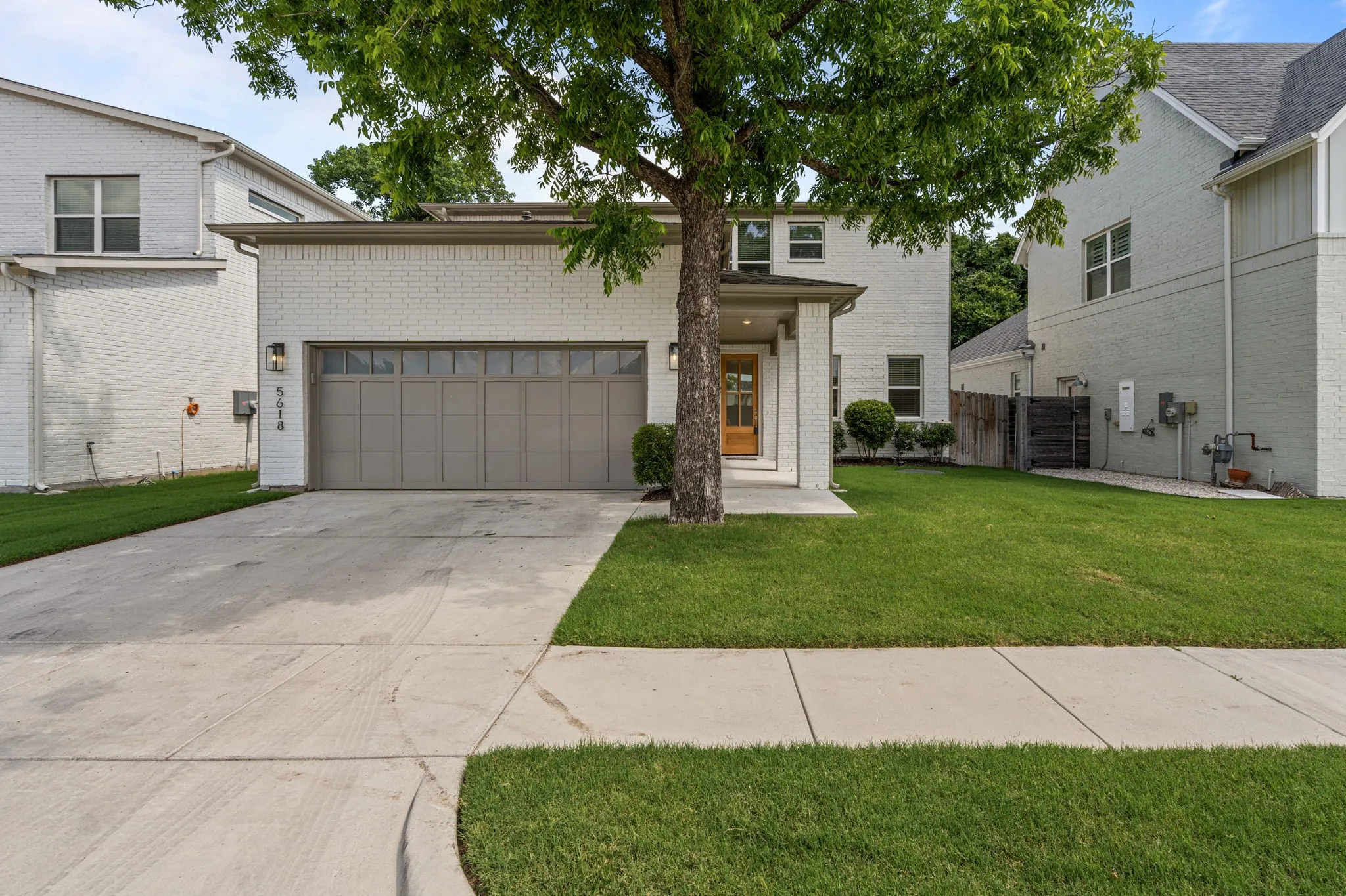 Single Family Residence For Rent in Tarrant County , 5618 Oaks Lane, Westworth Village, Texas 76114, 4 Bedroom, 4 Bathroom, 2 Garage spaces, 2,581 Sqft, built in 2022, mls#21400823, Real Estate Agent in Westworth Village, Homes For Rent in Tarrant county, Homes For Rent in Westworth Village, Realtor in Westworth Village Texas, Real Estate Brokerage Independent Realty Texas, Luminita Cordes Realtor