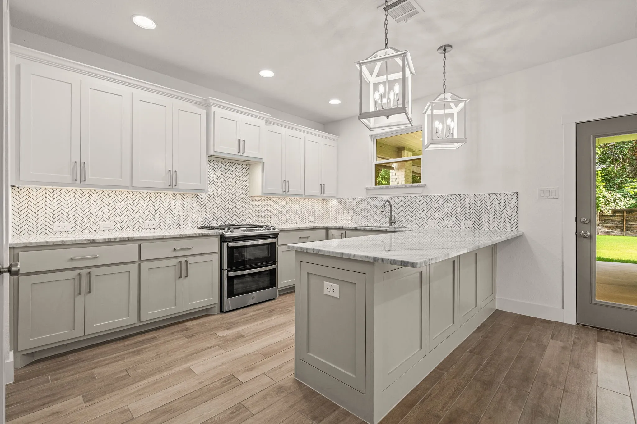 Single Family Residence For Rent in Tarrant County , 5618 Oaks Lane, Westworth Village, Texas 76114, 4 Bedroom, 4 Bathroom, 2 Garage spaces, 2,581 Sqft, built in 2022, mls#21400823, Real Estate Agent in Westworth Village, Homes For Rent in Tarrant county, Homes For Rent in Westworth Village, Realtor in Westworth Village Texas, Real Estate Brokerage Independent Realty Texas, Luminita Cordes Realtor