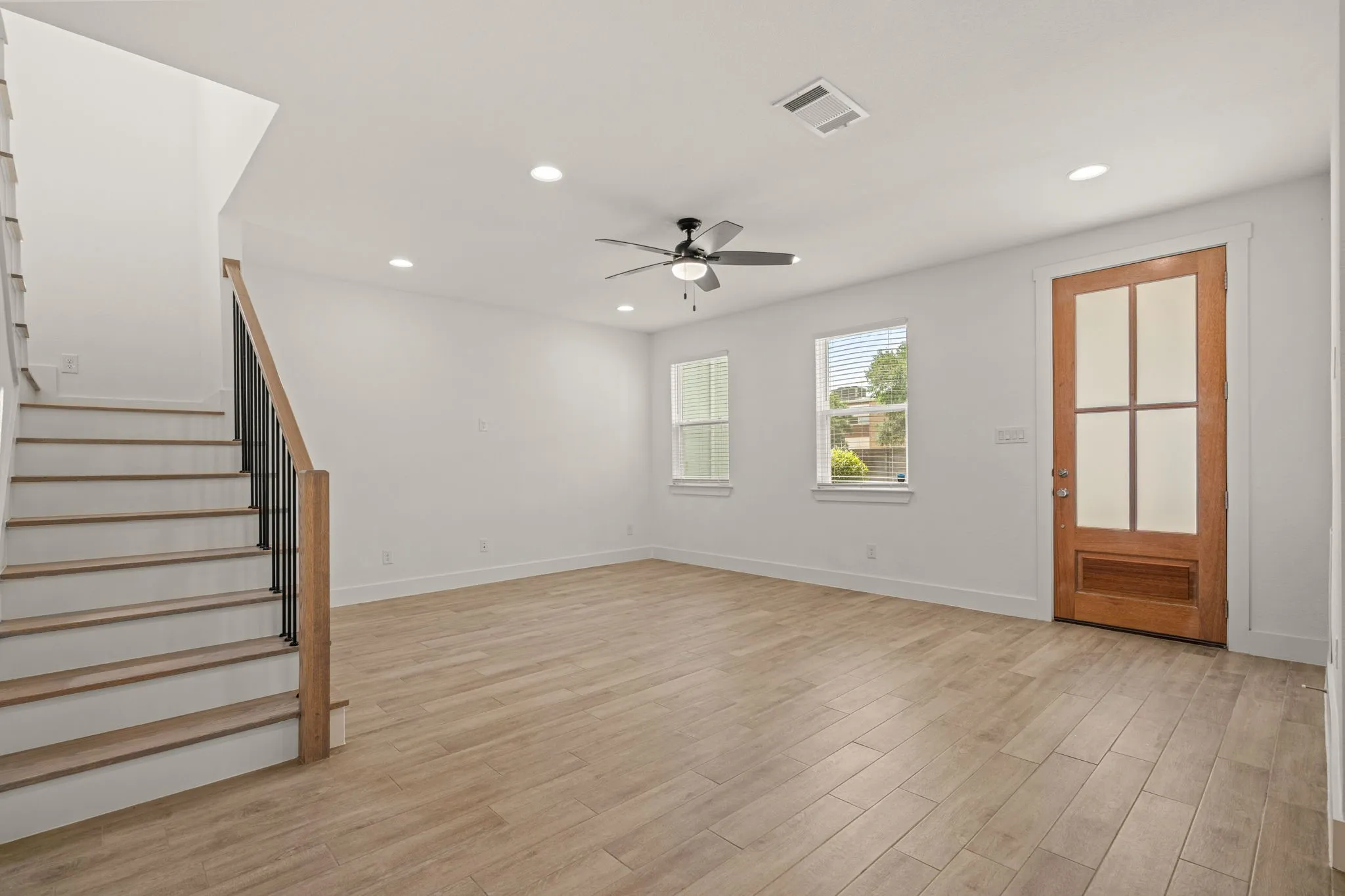 Single Family Residence For Rent in Tarrant County , 5618 Oaks Lane, Westworth Village, Texas 76114, 4 Bedroom, 4 Bathroom, 2 Garage spaces, 2,581 Sqft, built in 2022, mls#21400823, Real Estate Agent in Westworth Village, Homes For Rent in Tarrant county, Homes For Rent in Westworth Village, Realtor in Westworth Village Texas, Real Estate Brokerage Independent Realty Texas, Luminita Cordes Realtor