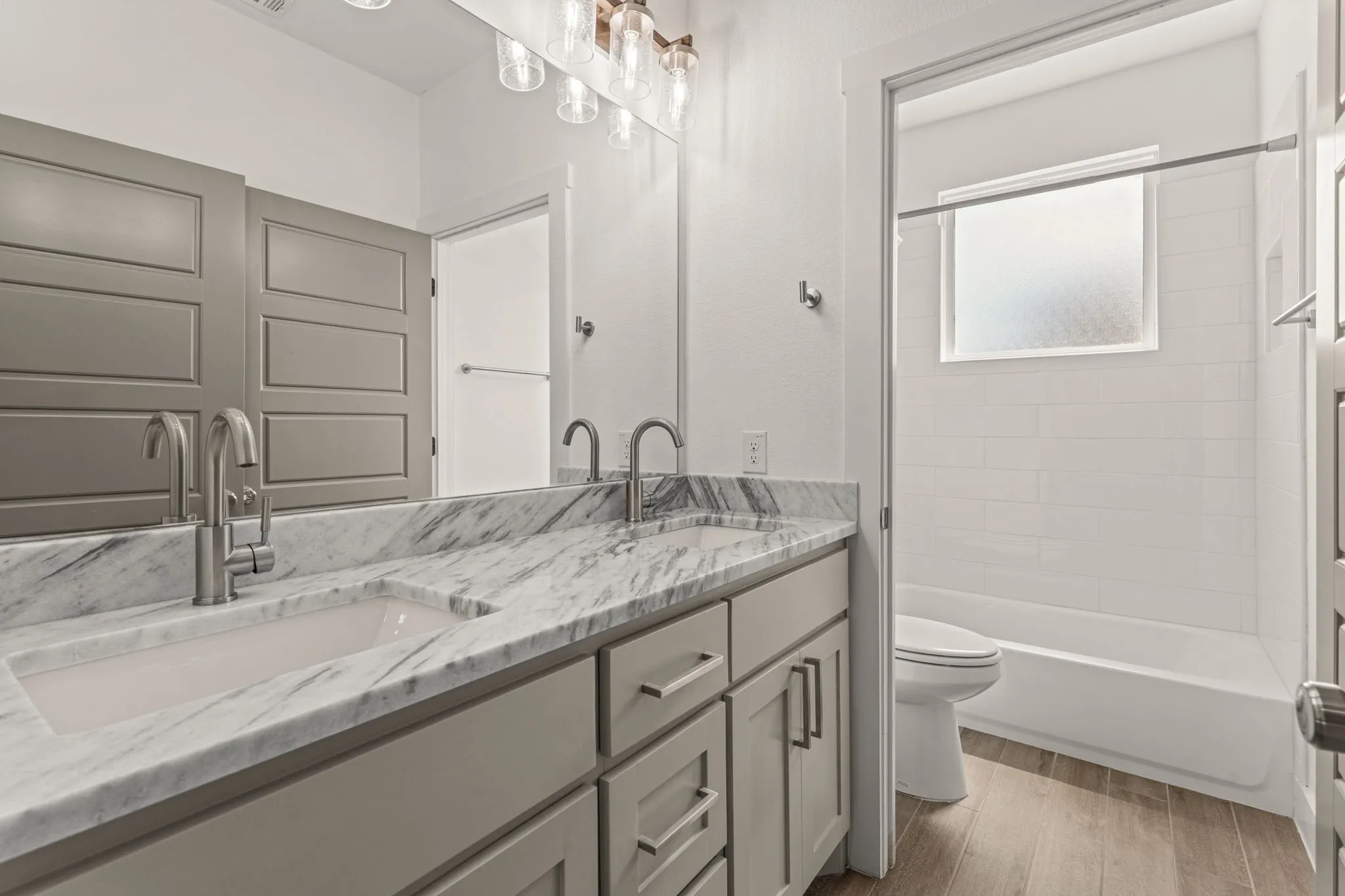 Single Family Residence For Rent in Tarrant County , 5618 Oaks Lane, Westworth Village, Texas 76114, 4 Bedroom, 4 Bathroom, 2 Garage spaces, 2,581 Sqft, built in 2022, mls#21400823, Real Estate Agent in Westworth Village, Homes For Rent in Tarrant county, Homes For Rent in Westworth Village, Realtor in Westworth Village Texas, Real Estate Brokerage Independent Realty Texas, Luminita Cordes Realtor