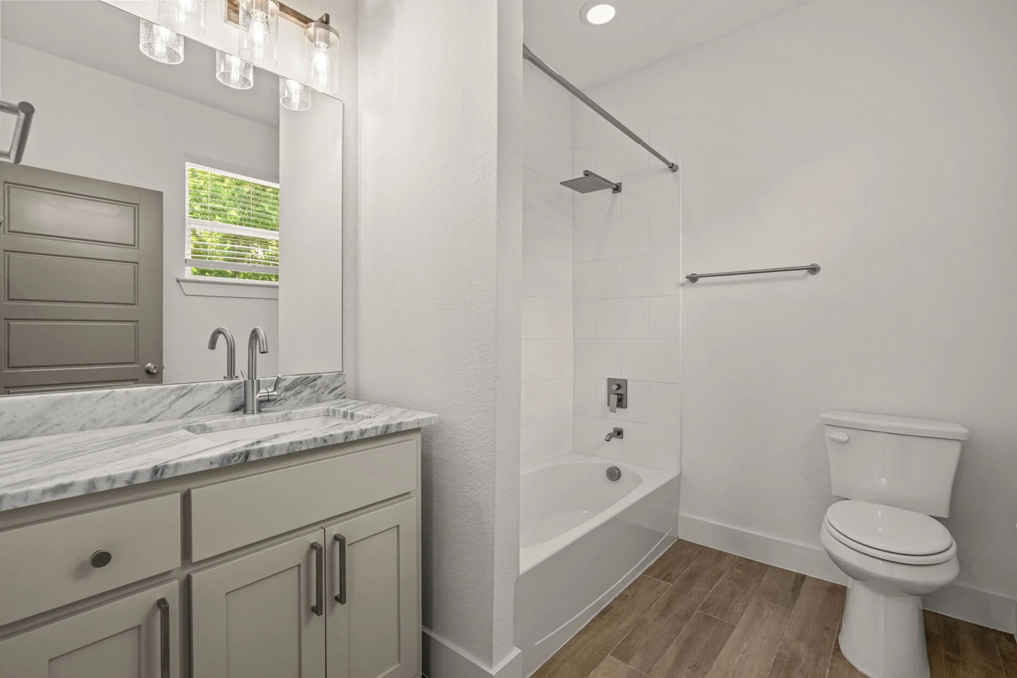 Single Family Residence For Rent in Tarrant County , 5618 Oaks Lane, Westworth Village, Texas 76114, 4 Bedroom, 4 Bathroom, 2 Garage spaces, 2,581 Sqft, built in 2022, mls#21400823, Real Estate Agent in Westworth Village, Homes For Rent in Tarrant county, Homes For Rent in Westworth Village, Realtor in Westworth Village Texas, Real Estate Brokerage Independent Realty Texas, Luminita Cordes Realtor