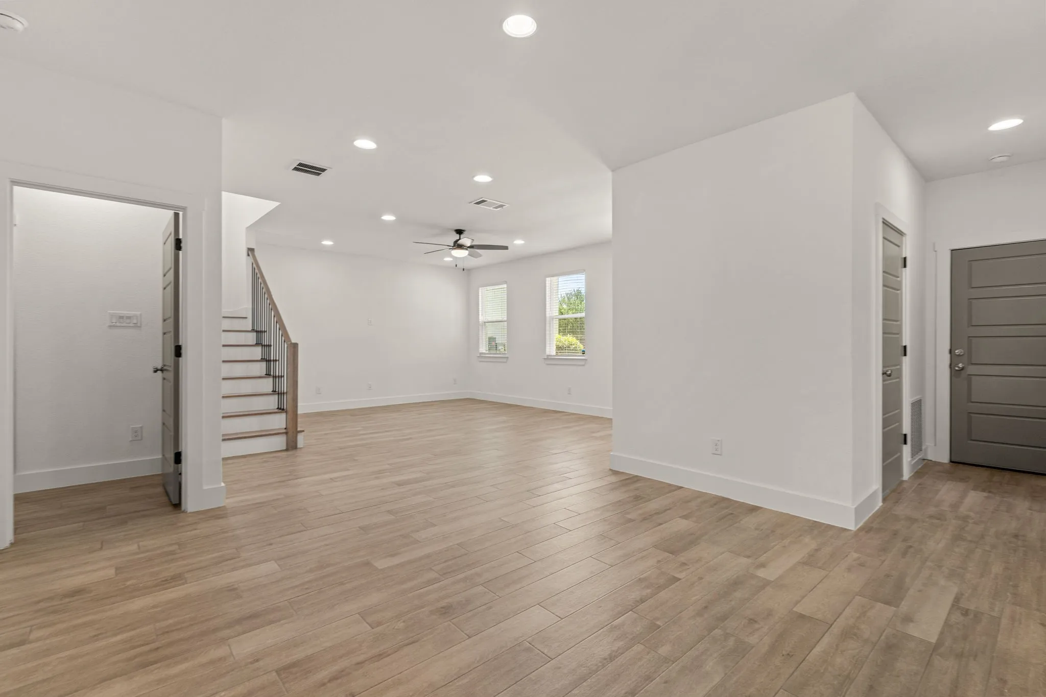 Single Family Residence For Rent in Tarrant County , 5618 Oaks Lane, Westworth Village, Texas 76114, 4 Bedroom, 4 Bathroom, 2 Garage spaces, 2,581 Sqft, built in 2022, mls#21400823, Real Estate Agent in Westworth Village, Homes For Rent in Tarrant county, Homes For Rent in Westworth Village, Realtor in Westworth Village Texas, Real Estate Brokerage Independent Realty Texas, Luminita Cordes Realtor