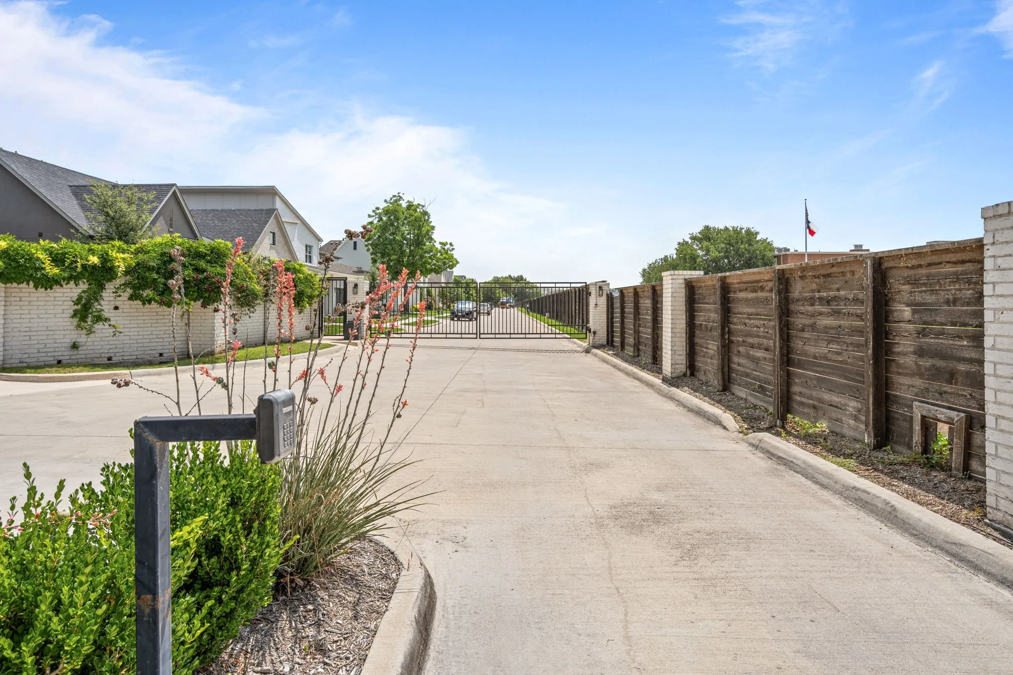 Single Family Residence For Rent in Tarrant County , 5618 Oaks Lane, Westworth Village, Texas 76114, 4 Bedroom, 4 Bathroom, 2 Garage spaces, 2,581 Sqft, built in 2022, mls#21400823, Real Estate Agent in Westworth Village, Homes For Rent in Tarrant county, Homes For Rent in Westworth Village, Realtor in Westworth Village Texas, Real Estate Brokerage Independent Realty Texas, Luminita Cordes Realtor