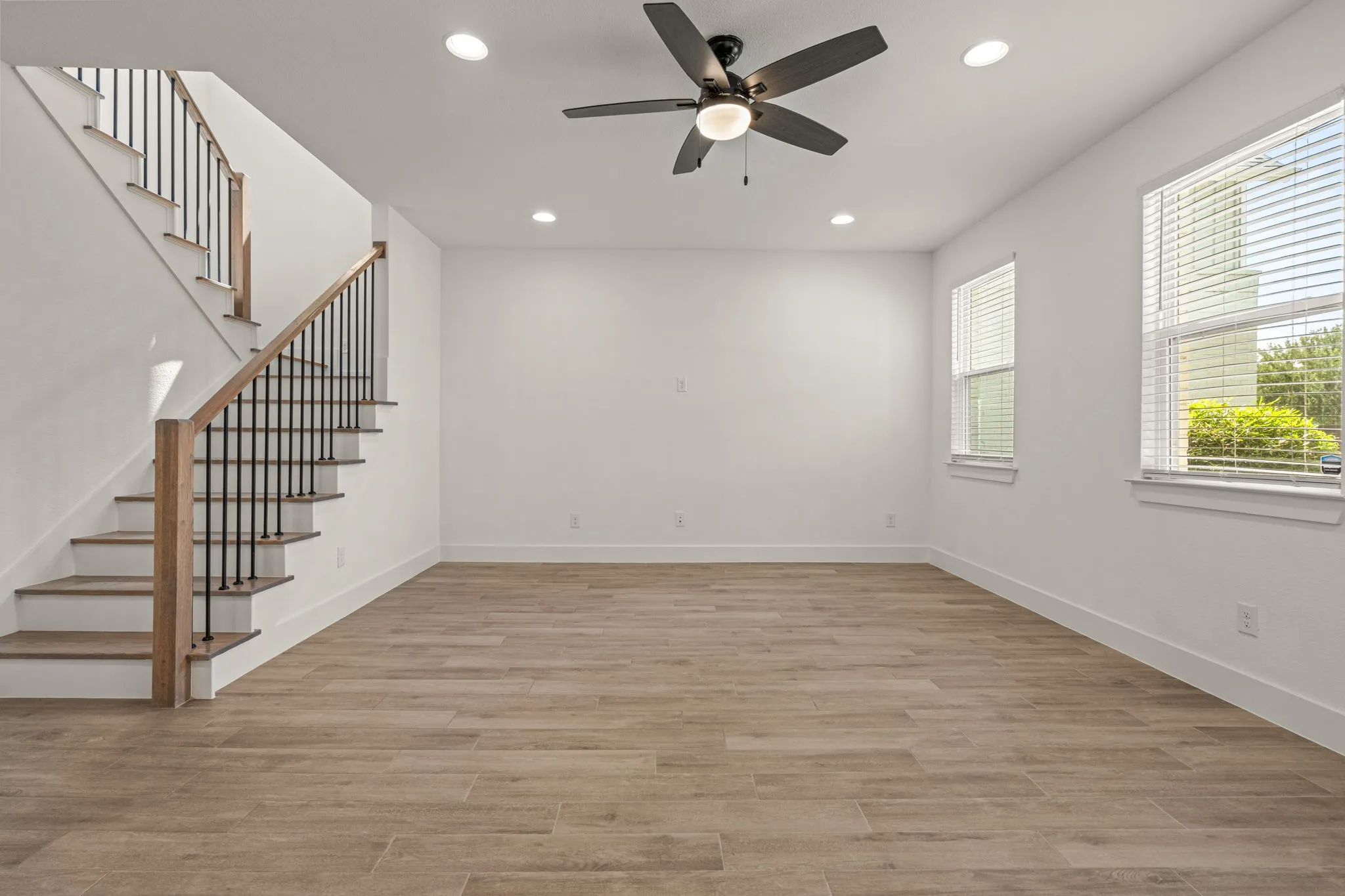 Single Family Residence For Rent in Tarrant County , 5618 Oaks Lane, Westworth Village, Texas 76114, 4 Bedroom, 4 Bathroom, 2 Garage spaces, 2,581 Sqft, built in 2022, mls#21400823, Real Estate Agent in Westworth Village, Homes For Rent in Tarrant county, Homes For Rent in Westworth Village, Realtor in Westworth Village Texas, Real Estate Brokerage Independent Realty Texas, Luminita Cordes Realtor