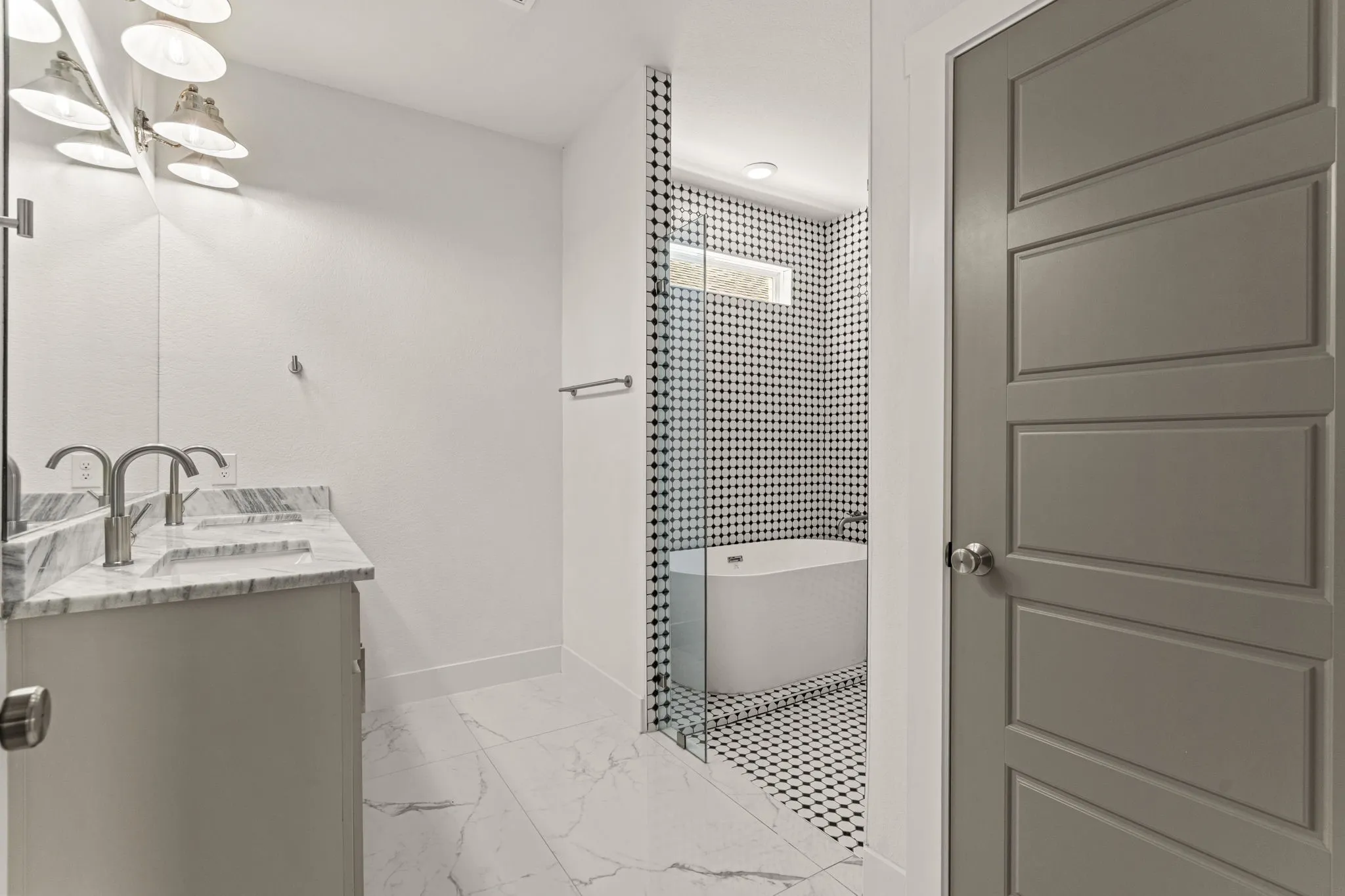 Single Family Residence For Rent in Tarrant County , 5618 Oaks Lane, Westworth Village, Texas 76114, 4 Bedroom, 4 Bathroom, 2 Garage spaces, 2,581 Sqft, built in 2022, mls#21400823, Real Estate Agent in Westworth Village, Homes For Rent in Tarrant county, Homes For Rent in Westworth Village, Realtor in Westworth Village Texas, Real Estate Brokerage Independent Realty Texas, Luminita Cordes Realtor