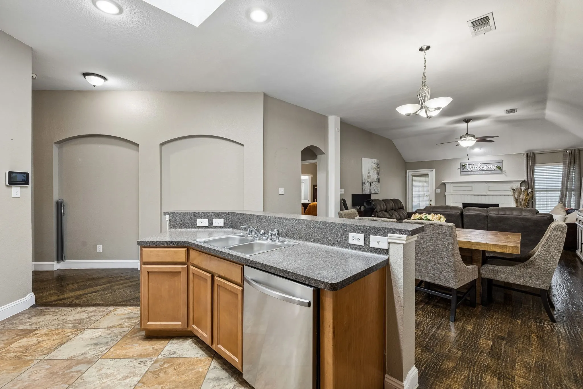 Single Family Residence For Rent in Denton County , 1023 Aviary, Aubrey, Texas 76227, 3 Bedroom, 2 Bathroom, 2 Garage spaces, 1,733 Sqft, built in 2003, mls#21403539, Real Estate Agent in Aubrey, Homes For Rent in Denton county, Homes For Rent in Aubrey, Realtor in Aubrey Texas, Real Estate Brokerage Independent Realty Texas, Luminita Cordes Realtor