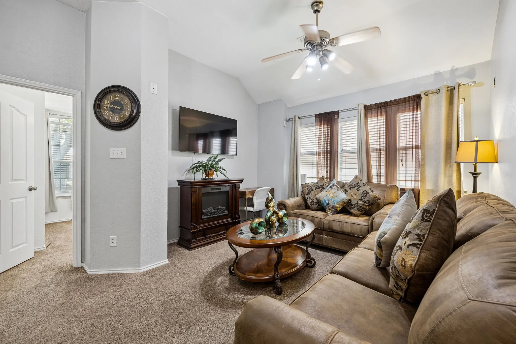 Single Family Residence For Rent in Denton County , 1023 Aviary, Aubrey, Texas 76227, 3 Bedroom, 2 Bathroom, 2 Garage spaces, 1,733 Sqft, built in 2003, mls#21403539, Real Estate Agent in Aubrey, Homes For Rent in Denton county, Homes For Rent in Aubrey, Realtor in Aubrey Texas, Real Estate Brokerage Independent Realty Texas, Luminita Cordes Realtor