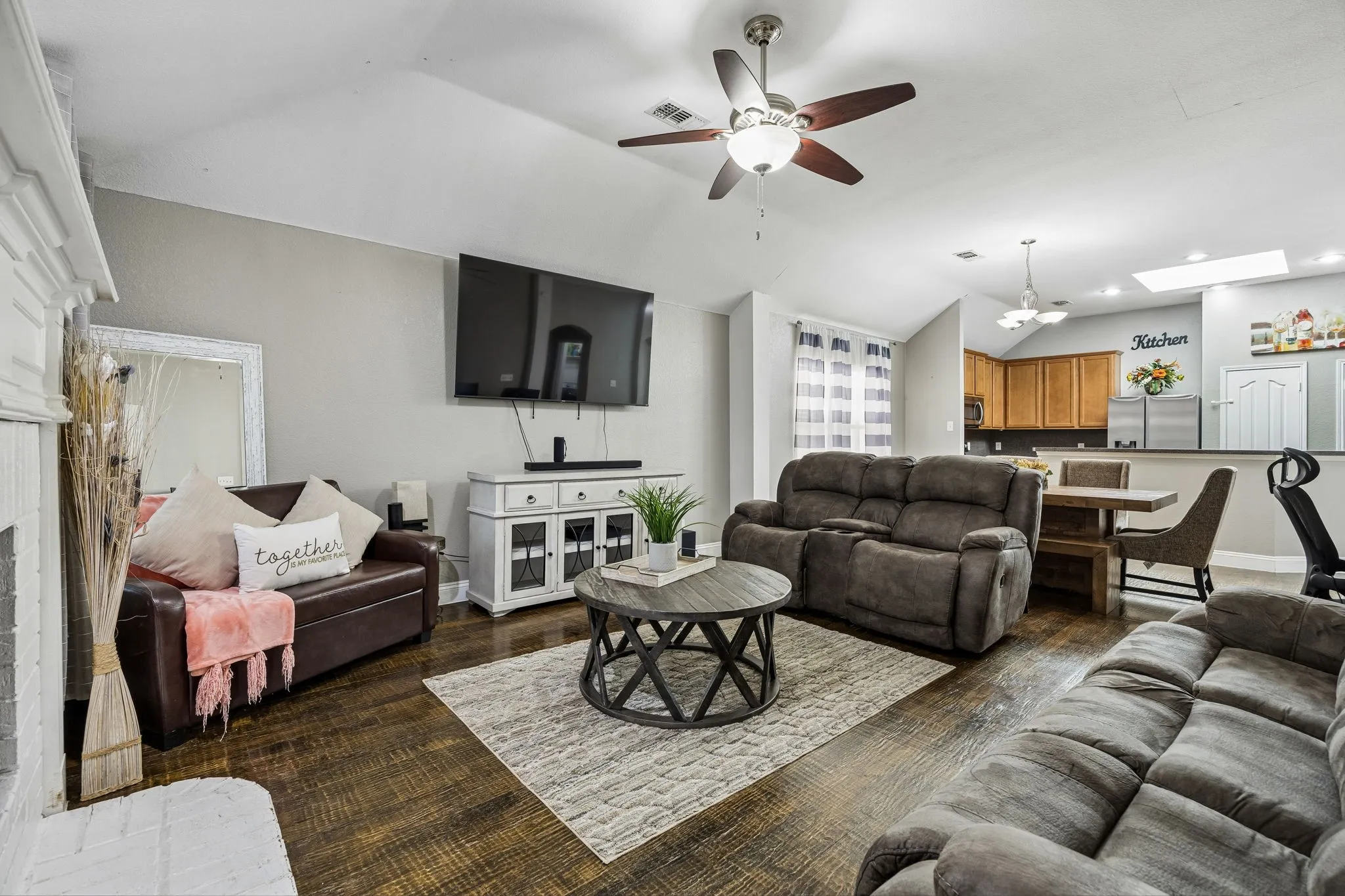 Single Family Residence For Rent in Denton County , 1023 Aviary, Aubrey, Texas 76227, 3 Bedroom, 2 Bathroom, 2 Garage spaces, 1,733 Sqft, built in 2003, mls#21403539, Real Estate Agent in Aubrey, Homes For Rent in Denton county, Homes For Rent in Aubrey, Realtor in Aubrey Texas, Real Estate Brokerage Independent Realty Texas, Luminita Cordes Realtor