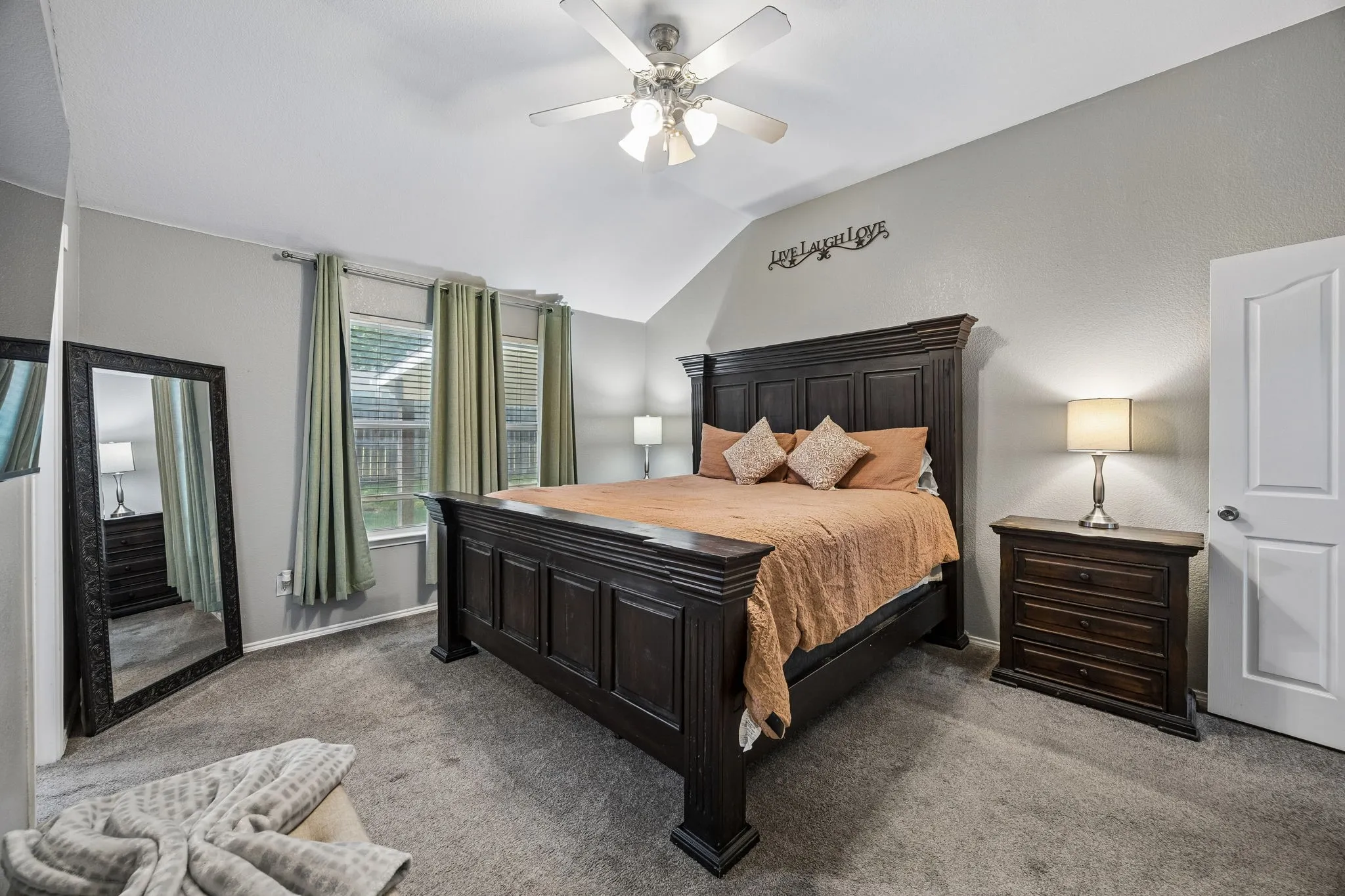 Single Family Residence For Rent in Denton County , 1023 Aviary, Aubrey, Texas 76227, 3 Bedroom, 2 Bathroom, 2 Garage spaces, 1,733 Sqft, built in 2003, mls#21403539, Real Estate Agent in Aubrey, Homes For Rent in Denton county, Homes For Rent in Aubrey, Realtor in Aubrey Texas, Real Estate Brokerage Independent Realty Texas, Luminita Cordes Realtor