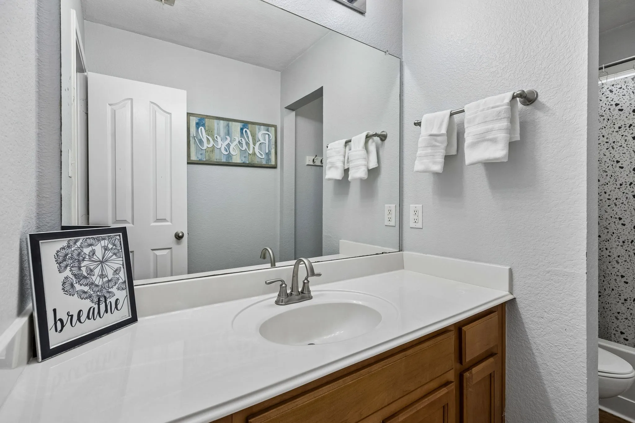 Single Family Residence For Rent in Denton County , 1023 Aviary, Aubrey, Texas 76227, 3 Bedroom, 2 Bathroom, 2 Garage spaces, 1,733 Sqft, built in 2003, mls#21403539, Real Estate Agent in Aubrey, Homes For Rent in Denton county, Homes For Rent in Aubrey, Realtor in Aubrey Texas, Real Estate Brokerage Independent Realty Texas, Luminita Cordes Realtor