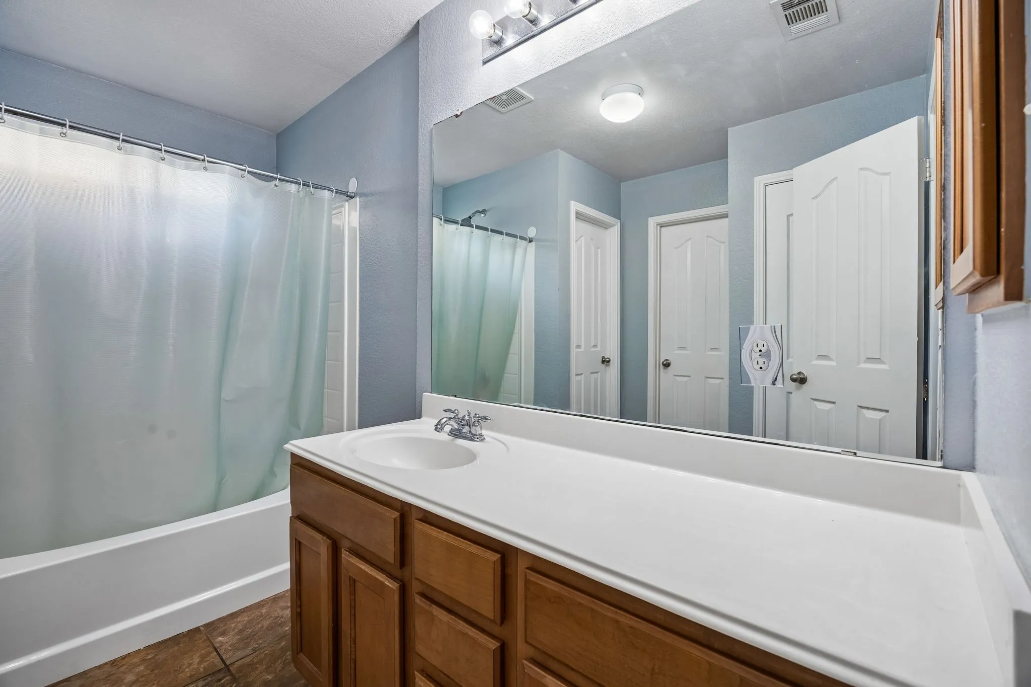 Single Family Residence For Rent in Denton County , 1023 Aviary, Aubrey, Texas 76227, 3 Bedroom, 2 Bathroom, 2 Garage spaces, 1,733 Sqft, built in 2003, mls#21403539, Real Estate Agent in Aubrey, Homes For Rent in Denton county, Homes For Rent in Aubrey, Realtor in Aubrey Texas, Real Estate Brokerage Independent Realty Texas, Luminita Cordes Realtor