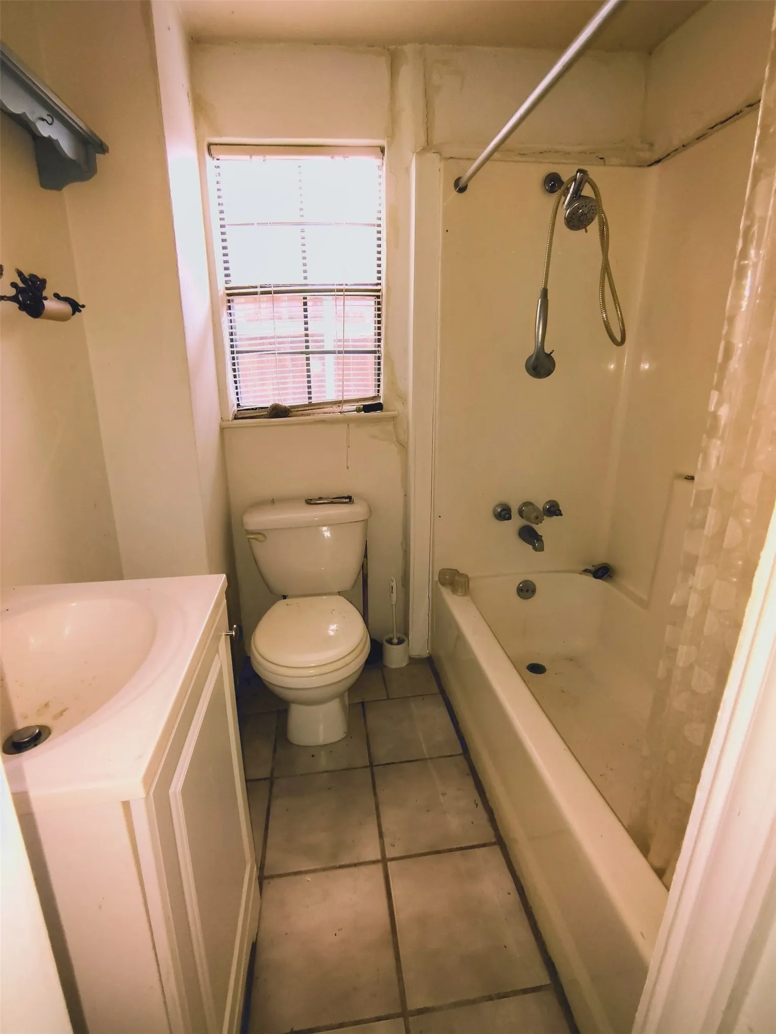 Single Family Residence For Sale in Dallas County , 516 & 518 S Glasgow Drive, Dallas, Texas 75223, 4 Bedroom, 3 Bathroom, Garage spaces, 2,025 Sqft, built in 1915, mls#21403386, Real Estate Agent in Dallas, Homes For Sale in Dallas county, Homes For Sale in Dallas, Realtor in Dallas Texas, Real Estate Brokerage Independent Realty Texas, Luminita Cordes Realtor