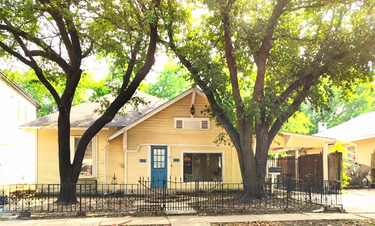 Single Family Residence For Sale in Dallas County , 516 & 518 S Glasgow Drive, Dallas, Texas 75223, 4 Bedroom, 3 Bathroom, Garage spaces, 2,025 Sqft, built in 1915, mls#21403386, Real Estate Agent in Dallas, Homes For Sale in Dallas county, Homes For Sale in Dallas, Realtor in Dallas Texas, Real Estate Brokerage Independent Realty Texas, Luminita Cordes Realtor