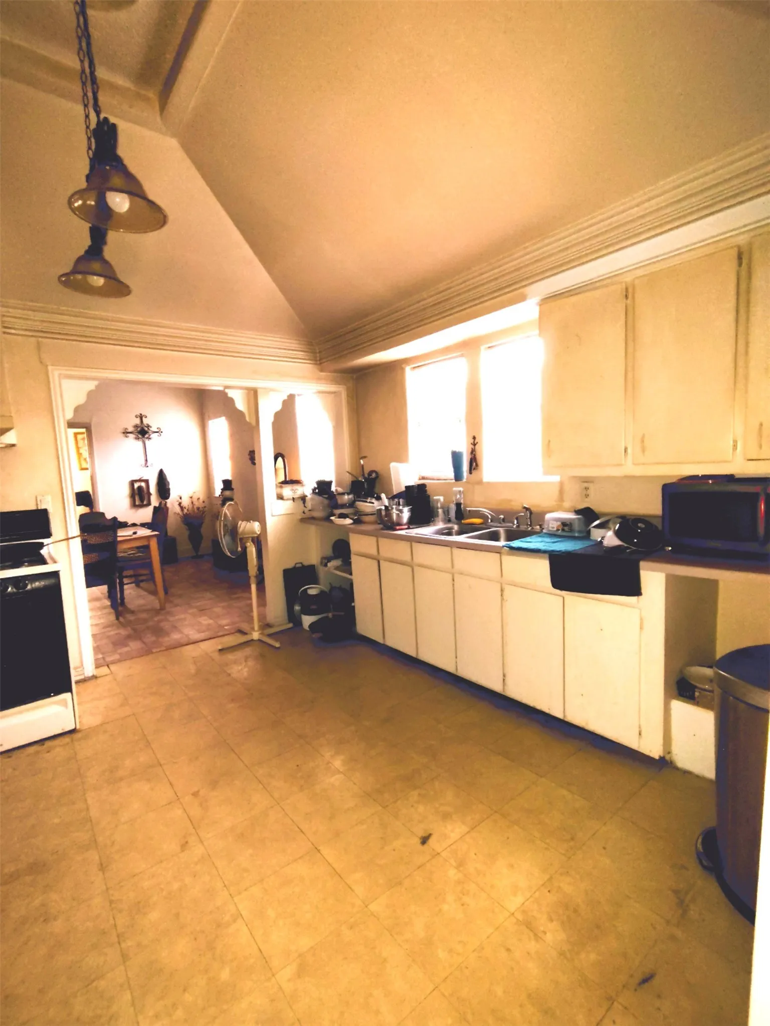 Single Family Residence For Sale in Dallas County , 516 & 518 S Glasgow Drive, Dallas, Texas 75223, 4 Bedroom, 3 Bathroom, Garage spaces, 2,025 Sqft, built in 1915, mls#21403386, Real Estate Agent in Dallas, Homes For Sale in Dallas county, Homes For Sale in Dallas, Realtor in Dallas Texas, Real Estate Brokerage Independent Realty Texas, Luminita Cordes Realtor