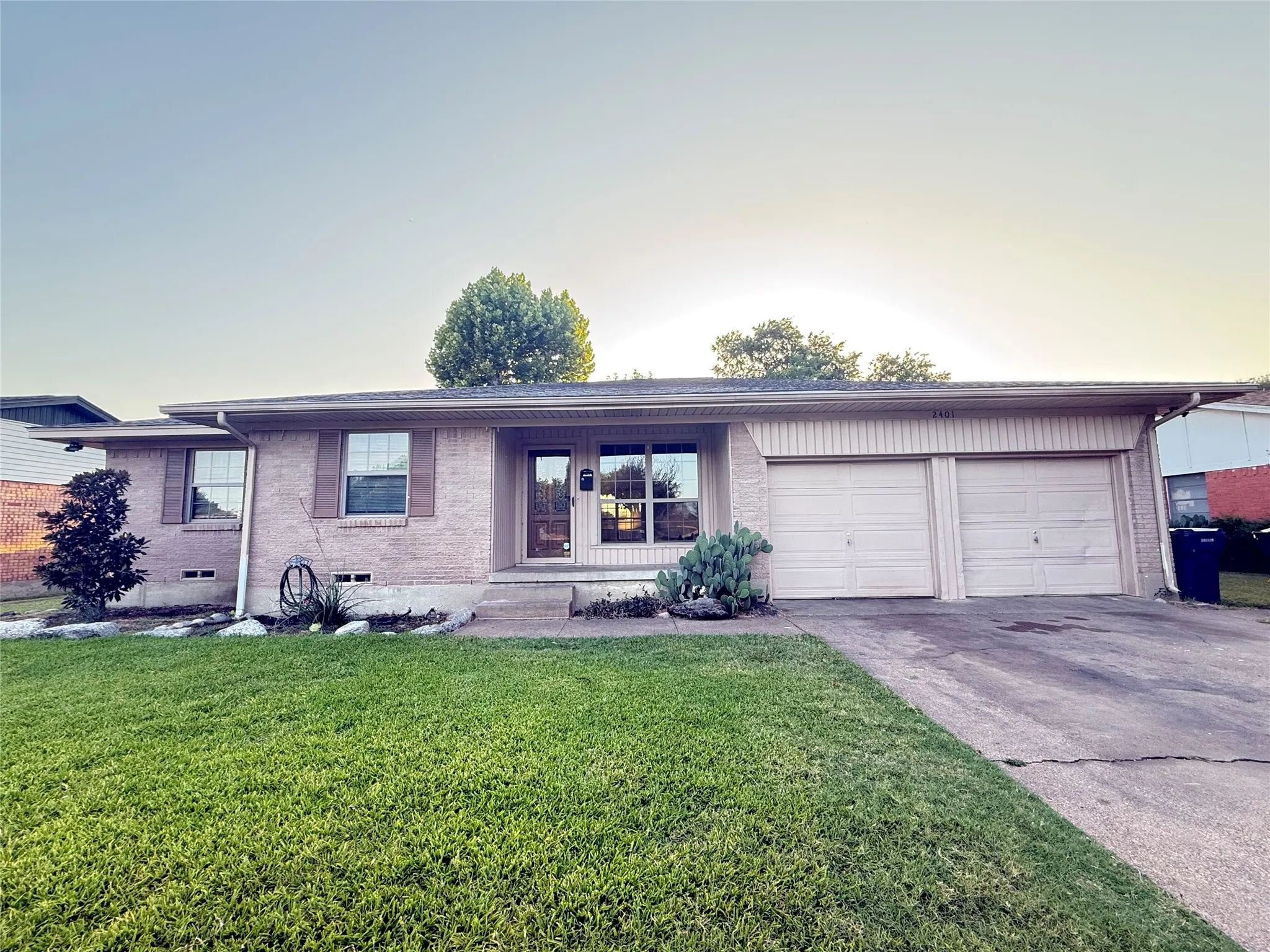 Single Family Residence For Rent in Dallas County , 2401 Patricia Lane, Garland, Texas 75041, 3 Bedroom, 2 Bathroom, 2 Garage spaces, 1,390 Sqft, built in 1959, mls#21403547, Real Estate Agent in Garland, Homes For Rent in Dallas county, Homes For Rent in Garland, Realtor in Garland Texas, Real Estate Brokerage Independent Realty Texas, Luminita Cordes Realtor