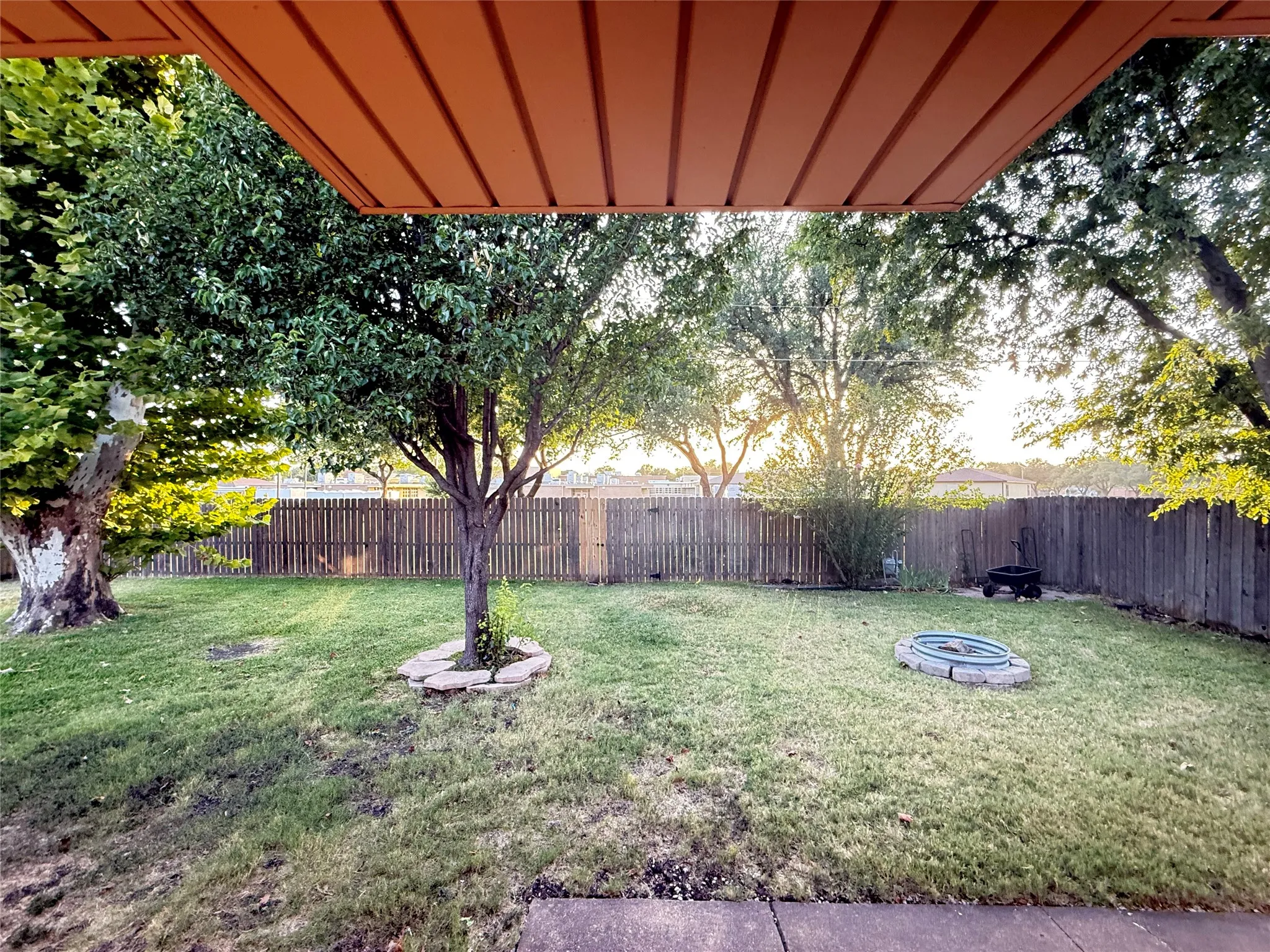 Single Family Residence For Rent in Dallas County , 2401 Patricia Lane, Garland, Texas 75041, 3 Bedroom, 2 Bathroom, 2 Garage spaces, 1,390 Sqft, built in 1959, mls#21403547, Real Estate Agent in Garland, Homes For Rent in Dallas county, Homes For Rent in Garland, Realtor in Garland Texas, Real Estate Brokerage Independent Realty Texas, Luminita Cordes Realtor