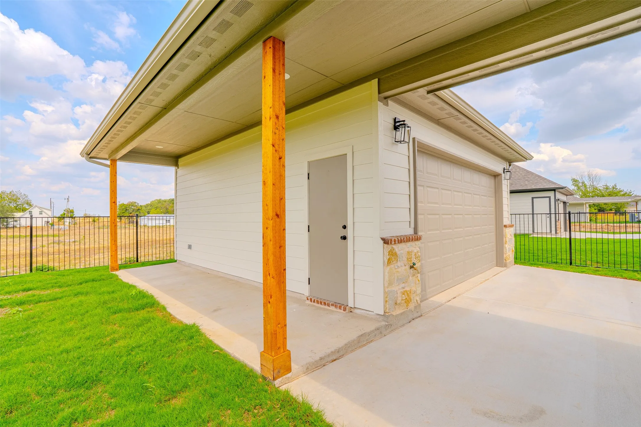 Single Family Residence For Sale in Bosque County , 106 K Street, Meridian, Texas 76665, 3 Bedroom, 3 Bathroom, 2 Garage spaces, 1,873 Sqft, built in 2026, mls#21402260, Real Estate Agent in Meridian, Homes For Sale in Bosque county, Homes For Sale in Meridian, Realtor in Meridian Texas, Real Estate Brokerage Independent Realty Texas, Luminita Cordes Realtor