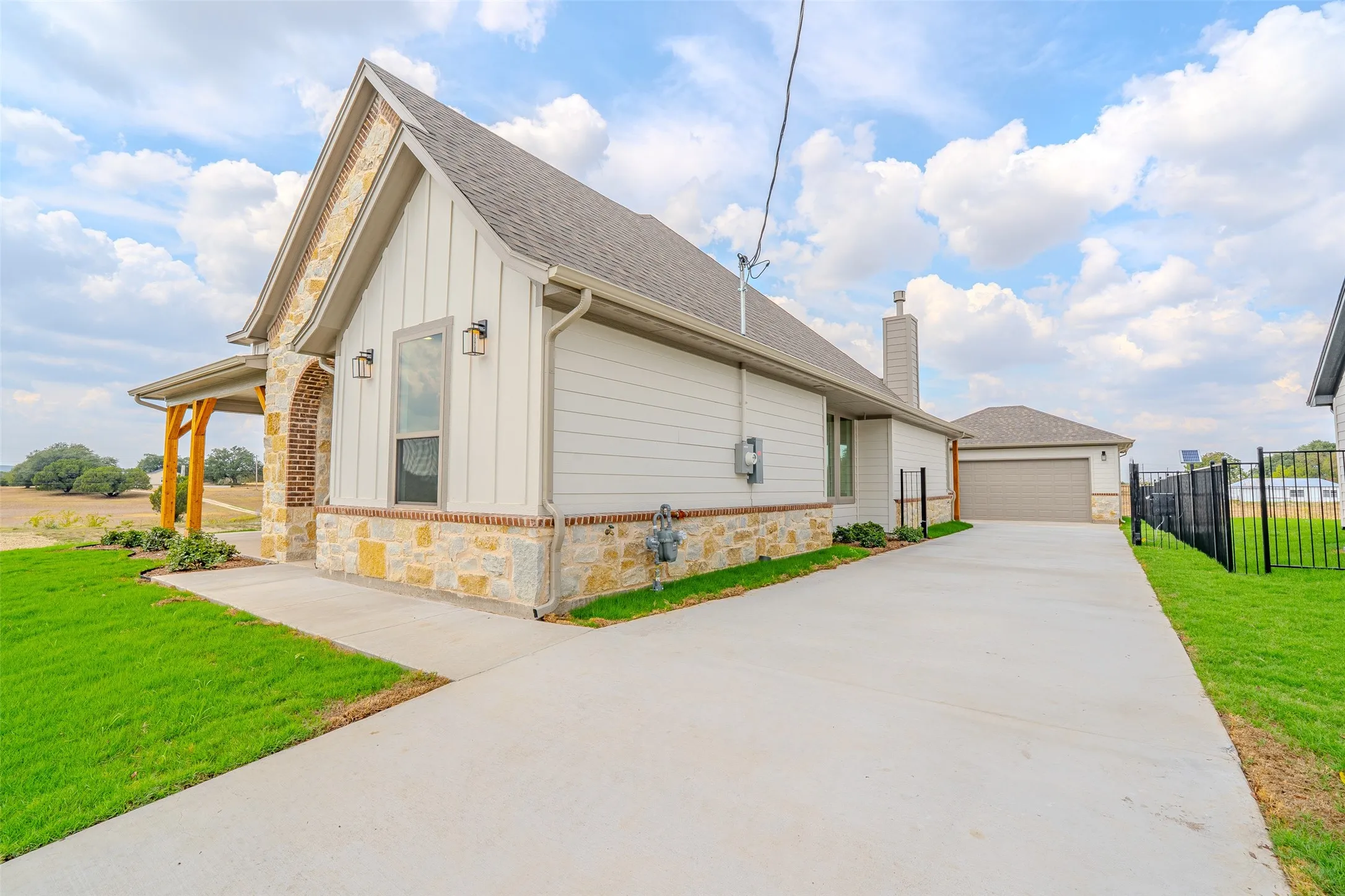 Single Family Residence For Sale in Bosque County , 106 K Street, Meridian, Texas 76665, 3 Bedroom, 3 Bathroom, 2 Garage spaces, 1,873 Sqft, built in 2026, mls#21402260, Real Estate Agent in Meridian, Homes For Sale in Bosque county, Homes For Sale in Meridian, Realtor in Meridian Texas, Real Estate Brokerage Independent Realty Texas, Luminita Cordes Realtor