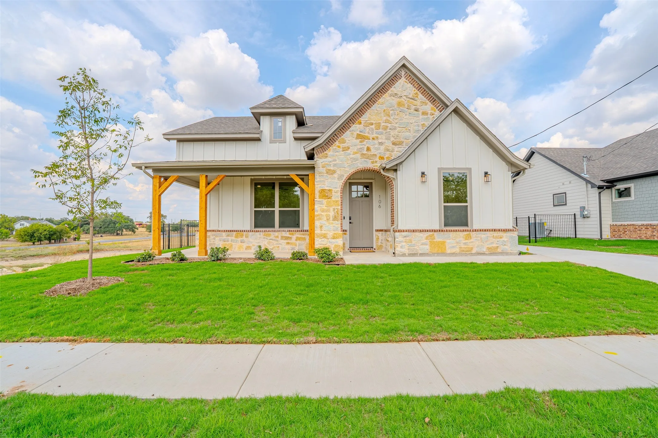 Single Family Residence For Sale in Bosque County , 106 K Street, Meridian, Texas 76665, 3 Bedroom, 3 Bathroom, 2 Garage spaces, 1,873 Sqft, built in 2026, mls#21402260, Real Estate Agent in Meridian, Homes For Sale in Bosque county, Homes For Sale in Meridian, Realtor in Meridian Texas, Real Estate Brokerage Independent Realty Texas, Luminita Cordes Realtor