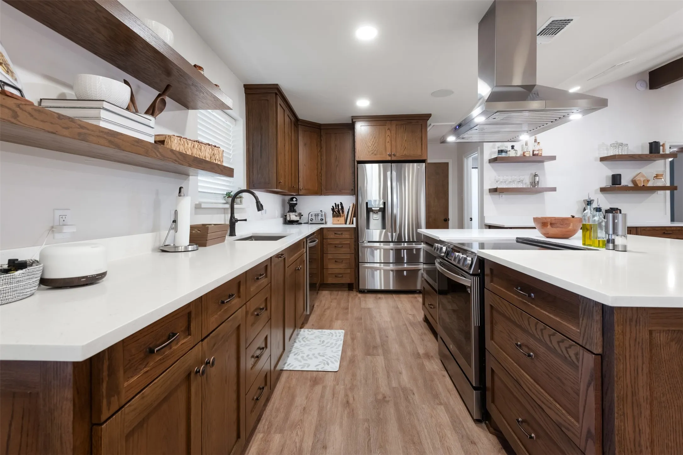 Single Family Residence For Sale in Denton County , 911 Clearview Street, Krum, Texas 76249, 4 Bedroom, 3 Bathroom, 3 Garage spaces, 2,911 Sqft, built in 1984, mls#21402271, Real Estate Agent in Krum, Homes For Sale in Denton county, Homes For Sale in Krum, Realtor in Krum Texas, Real Estate Brokerage Independent Realty Texas, Luminita Cordes Realtor