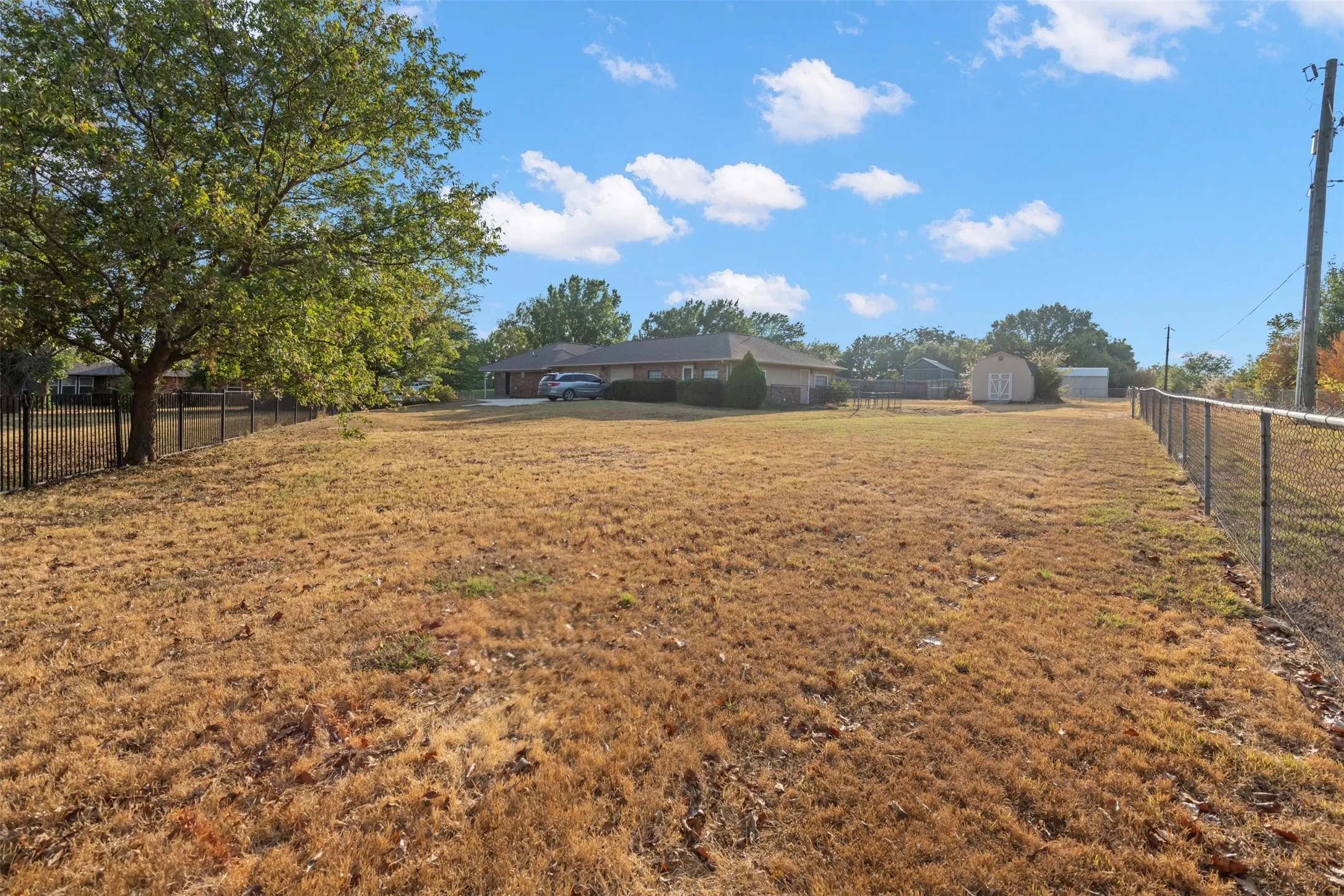 Single Family Residence For Sale in Denton County , 911 Clearview Street, Krum, Texas 76249, 4 Bedroom, 3 Bathroom, 3 Garage spaces, 2,911 Sqft, built in 1984, mls#21402271, Real Estate Agent in Krum, Homes For Sale in Denton county, Homes For Sale in Krum, Realtor in Krum Texas, Real Estate Brokerage Independent Realty Texas, Luminita Cordes Realtor