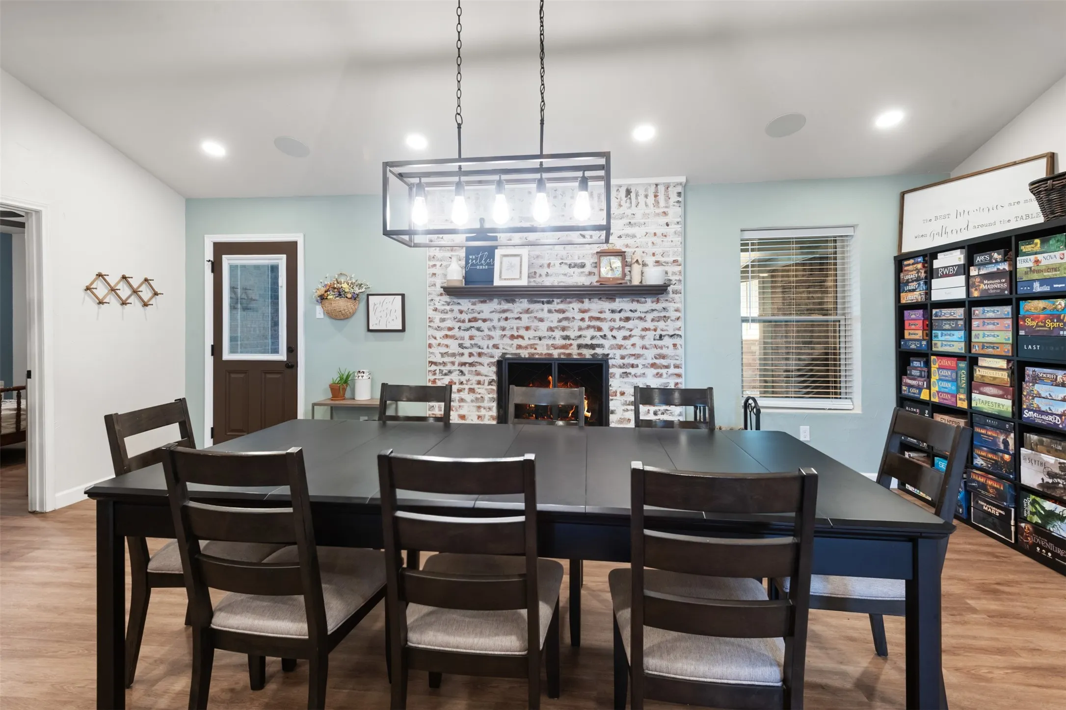 Single Family Residence For Sale in Denton County , 911 Clearview Street, Krum, Texas 76249, 4 Bedroom, 3 Bathroom, 3 Garage spaces, 2,911 Sqft, built in 1984, mls#21402271, Real Estate Agent in Krum, Homes For Sale in Denton county, Homes For Sale in Krum, Realtor in Krum Texas, Real Estate Brokerage Independent Realty Texas, Luminita Cordes Realtor