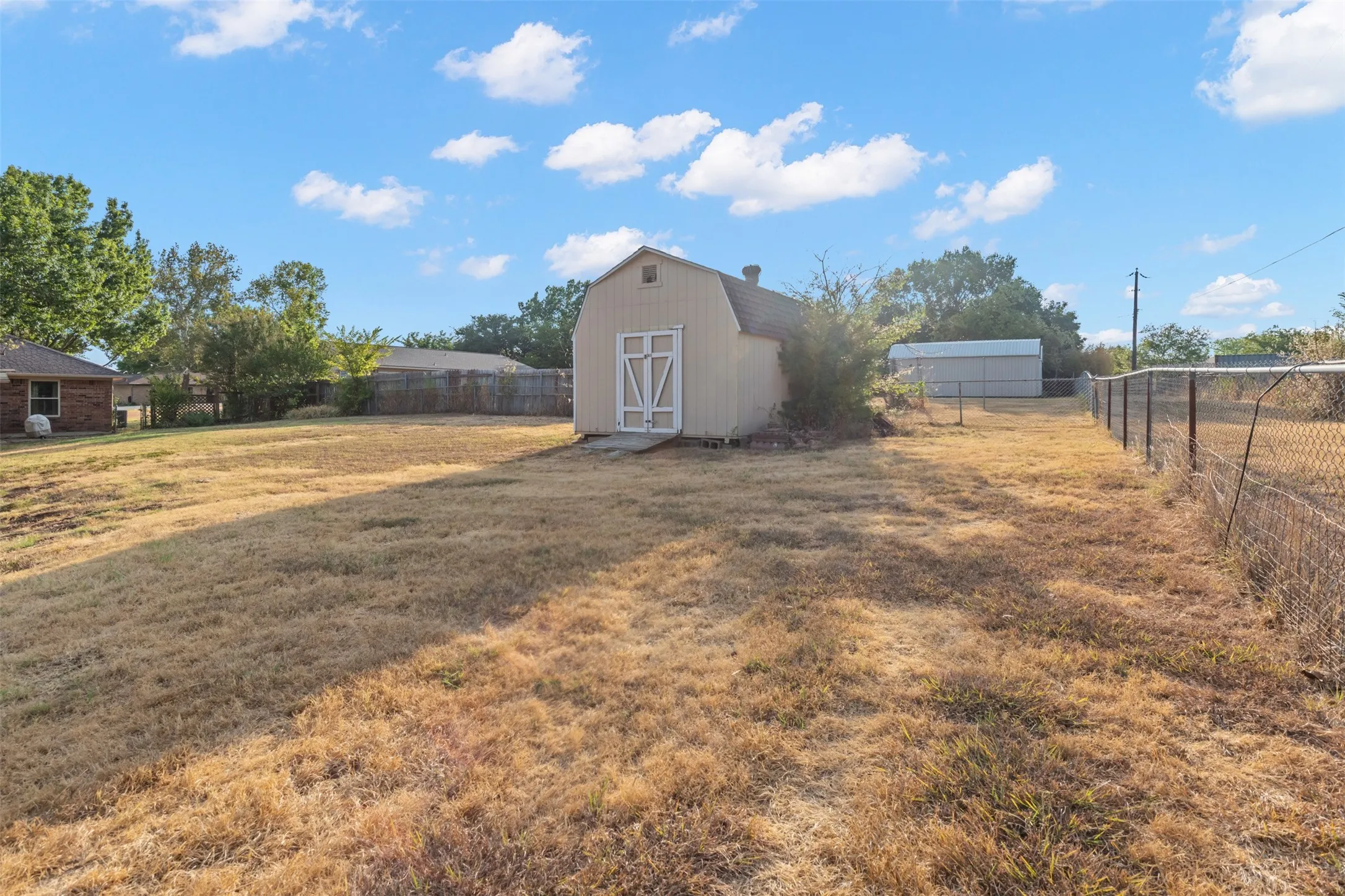 Single Family Residence For Sale in Denton County , 911 Clearview Street, Krum, Texas 76249, 4 Bedroom, 3 Bathroom, 3 Garage spaces, 2,911 Sqft, built in 1984, mls#21402271, Real Estate Agent in Krum, Homes For Sale in Denton county, Homes For Sale in Krum, Realtor in Krum Texas, Real Estate Brokerage Independent Realty Texas, Luminita Cordes Realtor