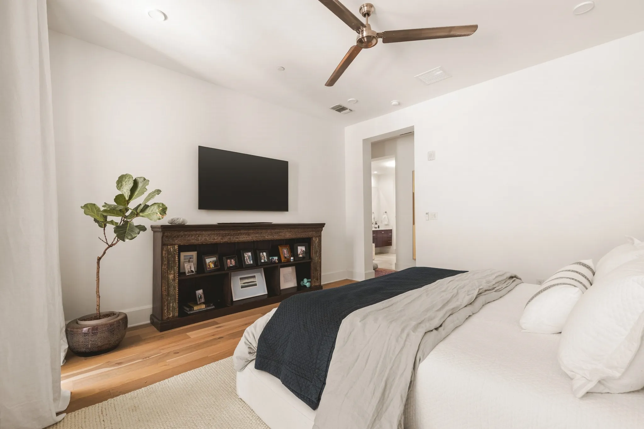 Condominium For Sale in Denton County , 5270 Town And Country Boulevard 112, Frisco, Texas 75034, 3 Bedroom, 3 Bathroom, Garage spaces, 2,514 Sqft, built in 2019, mls#21395026, Real Estate Agent in Frisco, Homes For Sale in Denton county, Homes For Sale in Frisco, Realtor in Frisco Texas, Real Estate Brokerage Independent Realty Texas, Luminita Cordes Realtor