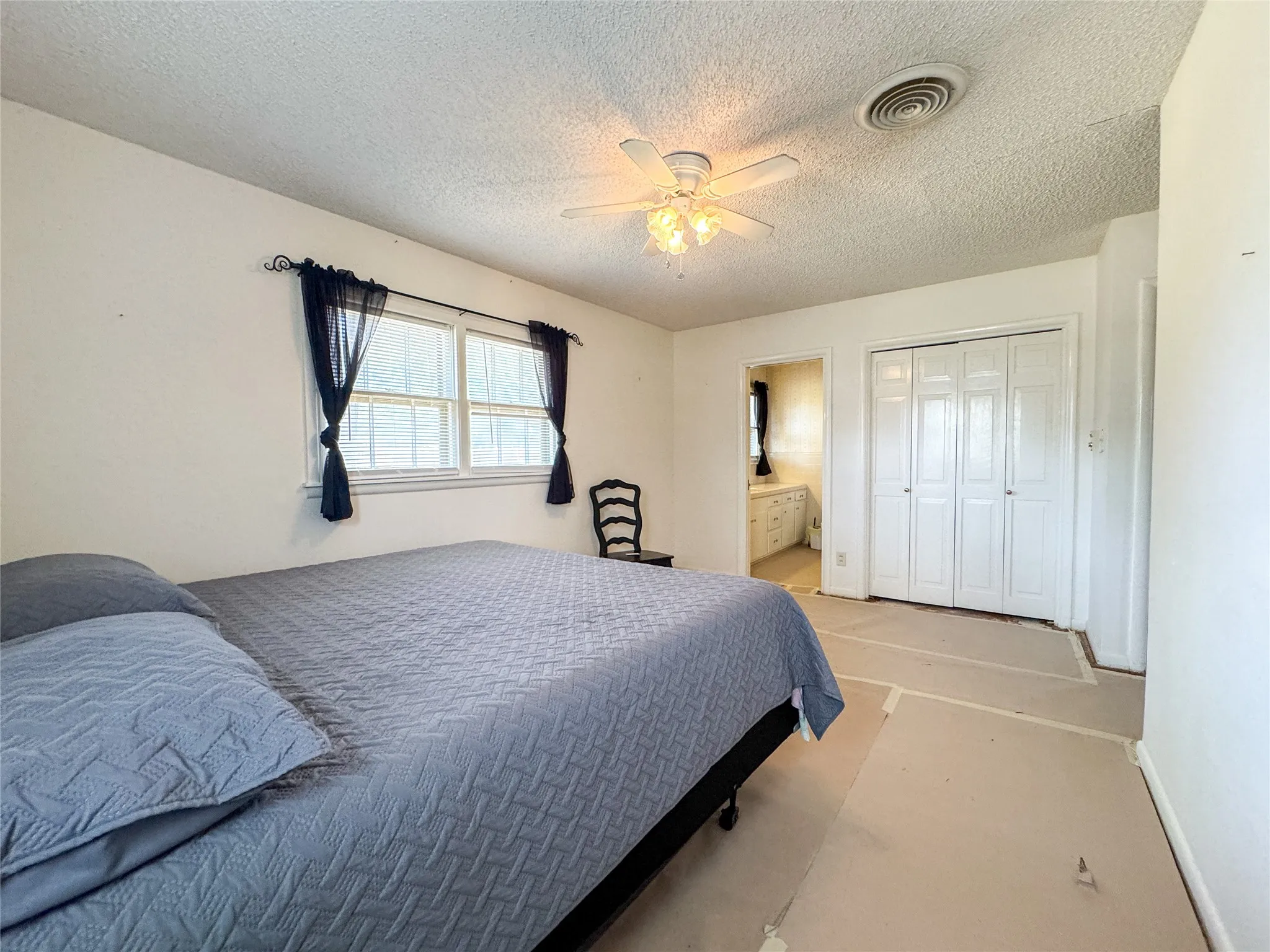 Single Family Residence For Sale in Haskell County , 1601 N Avenue F, Haskell, Texas 79521, 5 Bedroom, 4 Bathroom, 3 Garage spaces, 3,366 Sqft, built in 1958, mls#21362694, Real Estate Agent in Haskell, Homes For Sale in Haskell county, Homes For Sale in Haskell, Realtor in Haskell Texas, Real Estate Brokerage Independent Realty Texas, Luminita Cordes Realtor