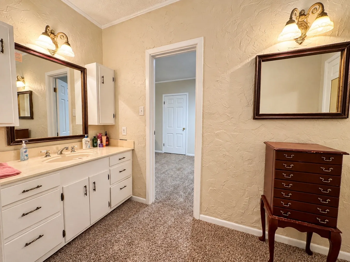Single Family Residence For Sale in Haskell County , 1601 N Avenue F, Haskell, Texas 79521, 5 Bedroom, 4 Bathroom, 3 Garage spaces, 3,366 Sqft, built in 1958, mls#21362694, Real Estate Agent in Haskell, Homes For Sale in Haskell county, Homes For Sale in Haskell, Realtor in Haskell Texas, Real Estate Brokerage Independent Realty Texas, Luminita Cordes Realtor