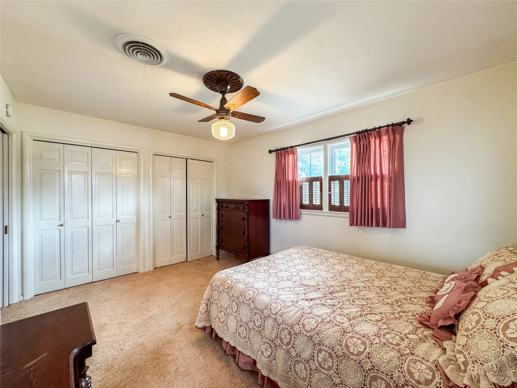 Single Family Residence For Sale in Haskell County , 1601 N Avenue F, Haskell, Texas 79521, 5 Bedroom, 4 Bathroom, 3 Garage spaces, 3,366 Sqft, built in 1958, mls#21362694, Real Estate Agent in Haskell, Homes For Sale in Haskell county, Homes For Sale in Haskell, Realtor in Haskell Texas, Real Estate Brokerage Independent Realty Texas, Luminita Cordes Realtor