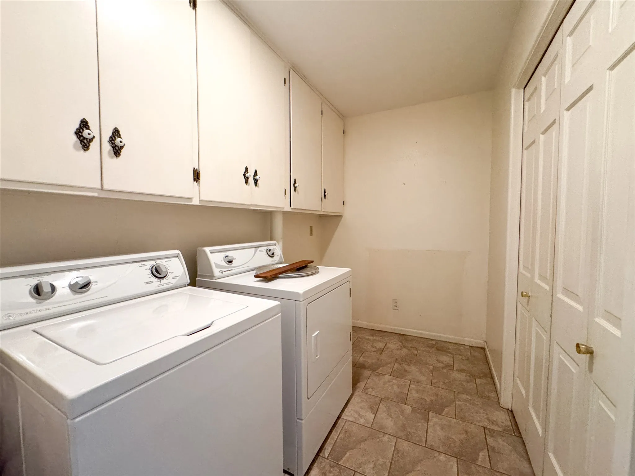 Single Family Residence For Sale in Haskell County , 1601 N Avenue F, Haskell, Texas 79521, 5 Bedroom, 4 Bathroom, 3 Garage spaces, 3,366 Sqft, built in 1958, mls#21362694, Real Estate Agent in Haskell, Homes For Sale in Haskell county, Homes For Sale in Haskell, Realtor in Haskell Texas, Real Estate Brokerage Independent Realty Texas, Luminita Cordes Realtor