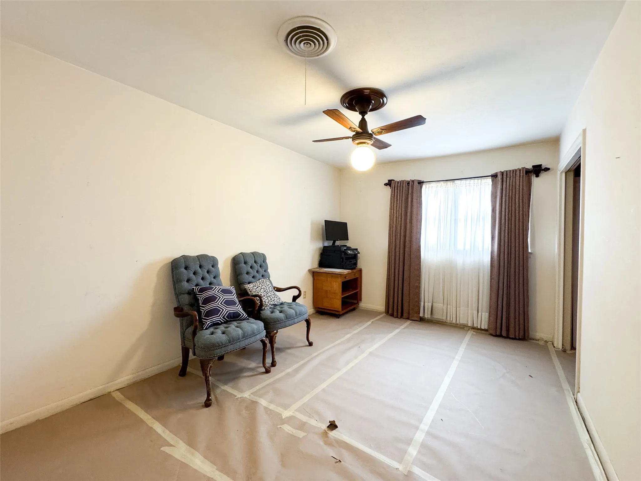 Single Family Residence For Sale in Haskell County , 1601 N Avenue F, Haskell, Texas 79521, 5 Bedroom, 4 Bathroom, 3 Garage spaces, 3,366 Sqft, built in 1958, mls#21362694, Real Estate Agent in Haskell, Homes For Sale in Haskell county, Homes For Sale in Haskell, Realtor in Haskell Texas, Real Estate Brokerage Independent Realty Texas, Luminita Cordes Realtor