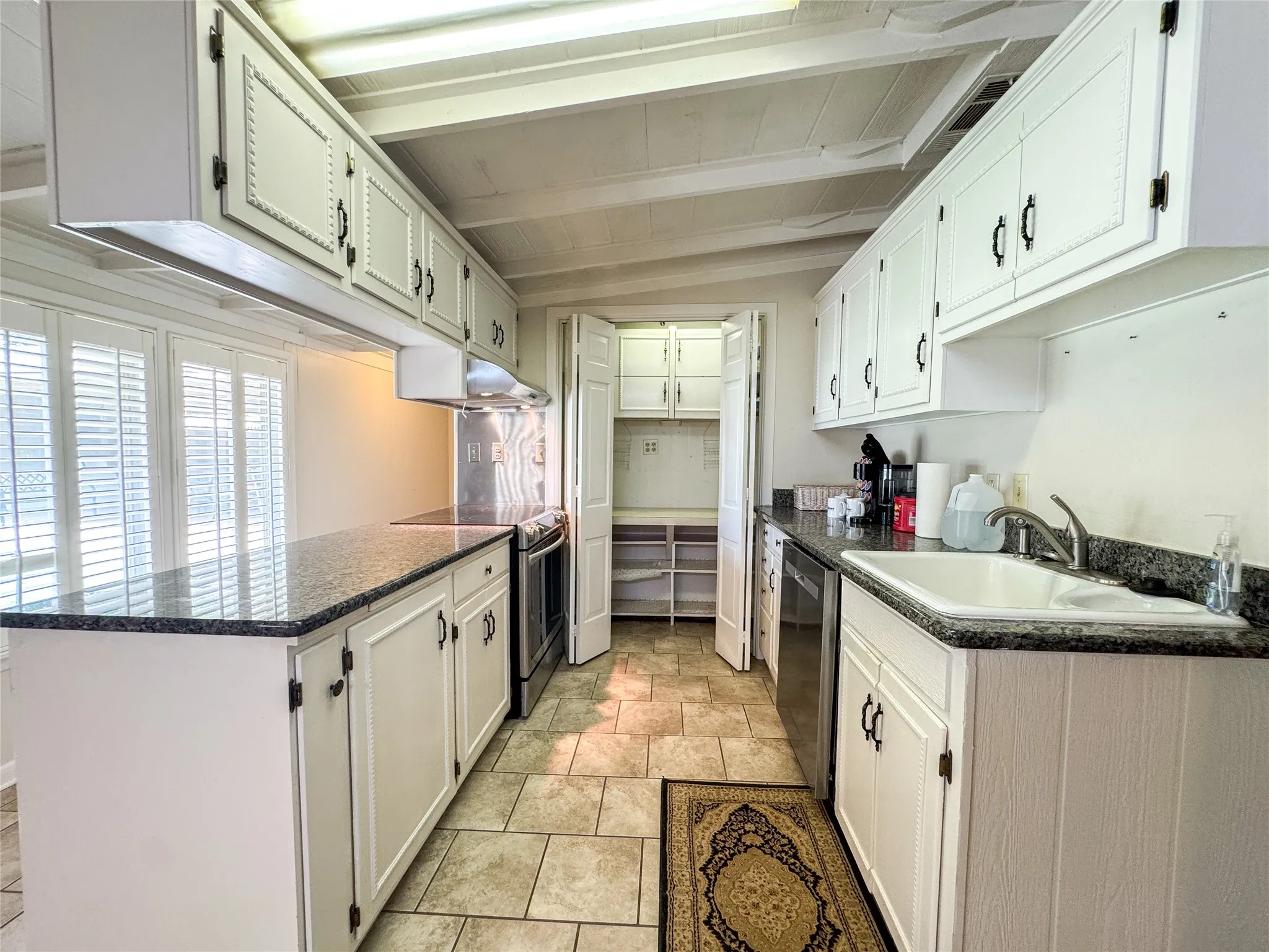 Single Family Residence For Sale in Haskell County , 1601 N Avenue F, Haskell, Texas 79521, 5 Bedroom, 4 Bathroom, 3 Garage spaces, 3,366 Sqft, built in 1958, mls#21362694, Real Estate Agent in Haskell, Homes For Sale in Haskell county, Homes For Sale in Haskell, Realtor in Haskell Texas, Real Estate Brokerage Independent Realty Texas, Luminita Cordes Realtor