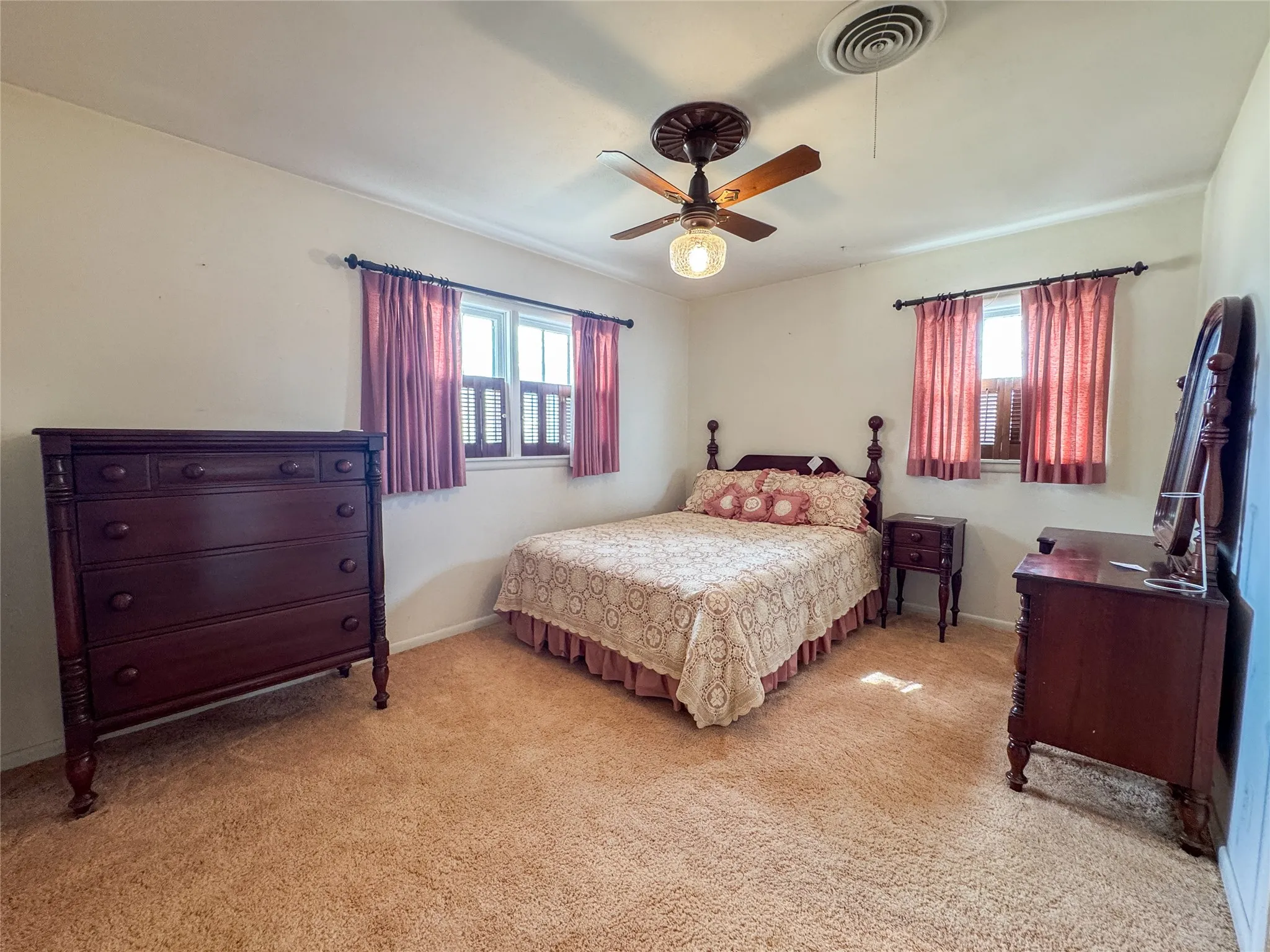 Single Family Residence For Sale in Haskell County , 1601 N Avenue F, Haskell, Texas 79521, 5 Bedroom, 4 Bathroom, 3 Garage spaces, 3,366 Sqft, built in 1958, mls#21362694, Real Estate Agent in Haskell, Homes For Sale in Haskell county, Homes For Sale in Haskell, Realtor in Haskell Texas, Real Estate Brokerage Independent Realty Texas, Luminita Cordes Realtor