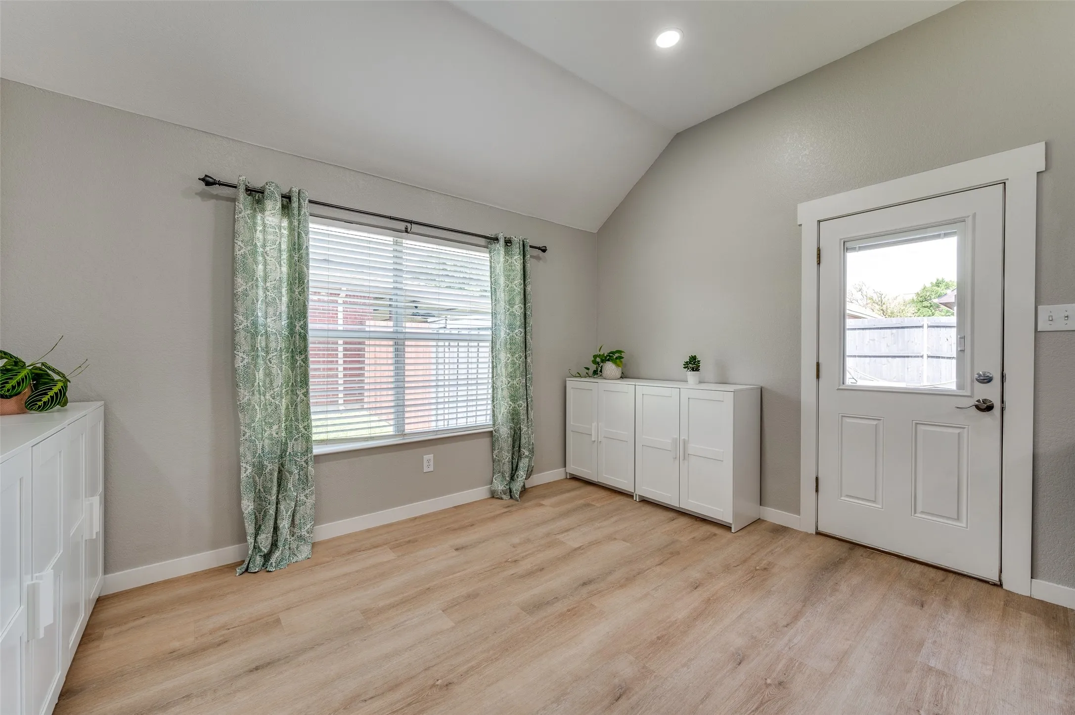 Single Family Residence For Sale in Collin County , 2820 Saddlebred Trail, Celina, Texas 75009, 4 Bedroom, 2 Bathroom, 2 Garage spaces, 1,941 Sqft, built in 2004, mls#21403560, Real Estate Agent in Celina, Homes For Sale in Collin county, Homes For Sale in Celina, Realtor in Celina Texas, Real Estate Brokerage Independent Realty Texas, Luminita Cordes Realtor