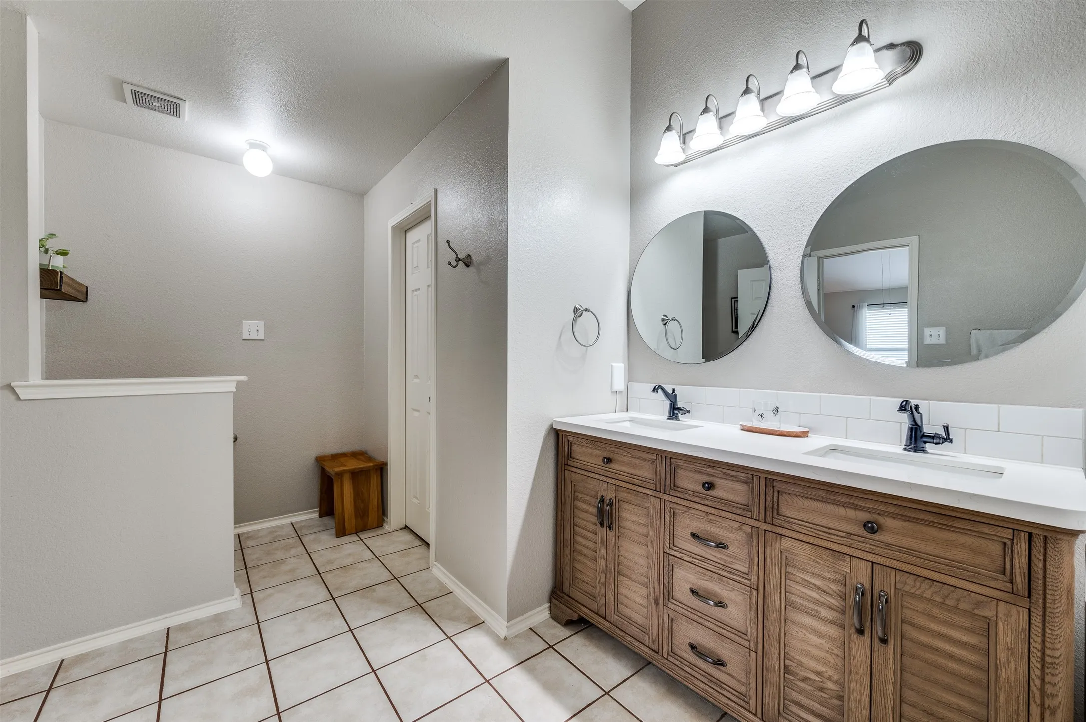 Single Family Residence For Sale in Collin County , 2820 Saddlebred Trail, Celina, Texas 75009, 4 Bedroom, 2 Bathroom, 2 Garage spaces, 1,941 Sqft, built in 2004, mls#21403560, Real Estate Agent in Celina, Homes For Sale in Collin county, Homes For Sale in Celina, Realtor in Celina Texas, Real Estate Brokerage Independent Realty Texas, Luminita Cordes Realtor